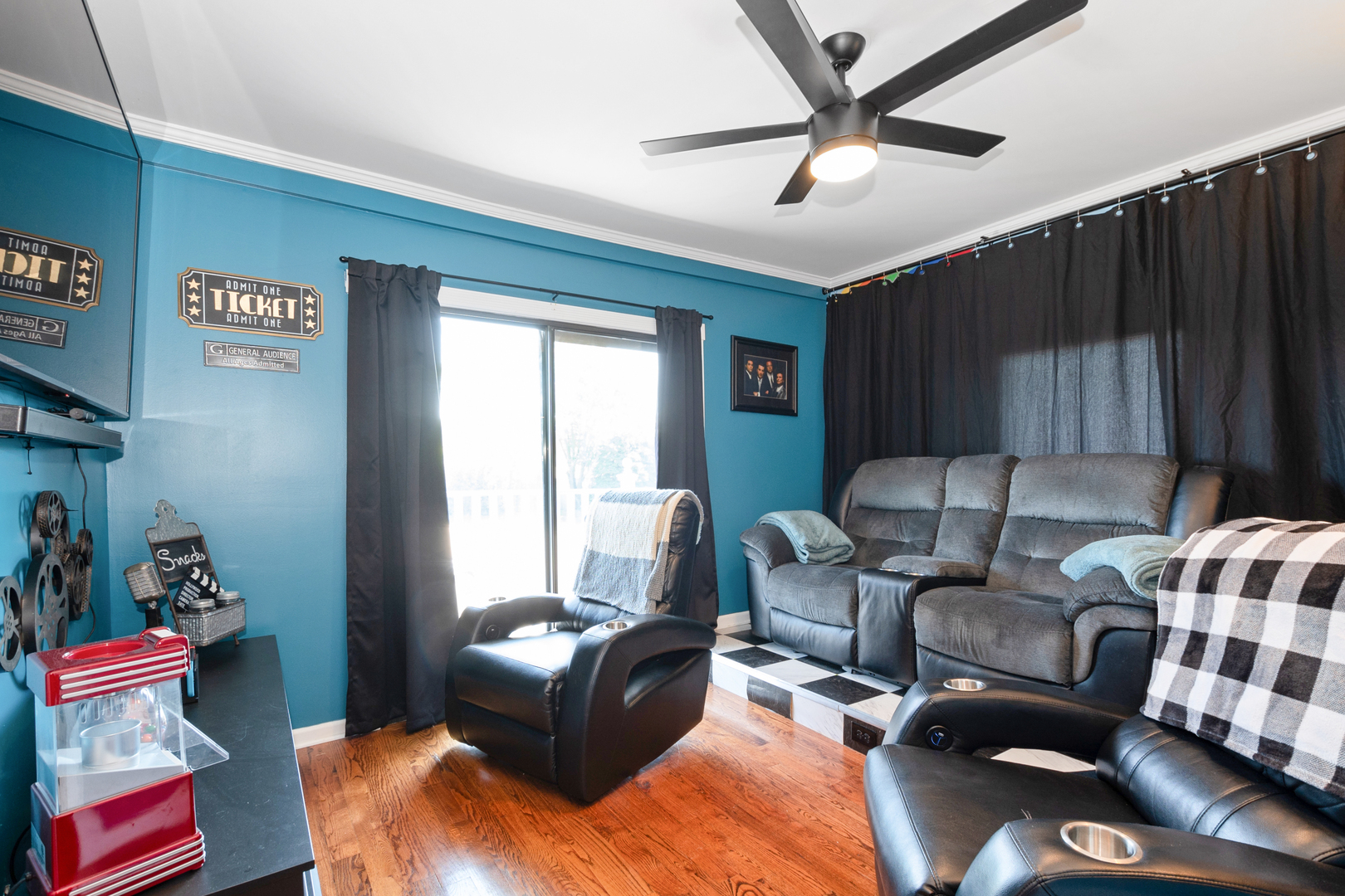 Tinley Park, Illinois, 60487, United States, 6 Bedrooms Bedrooms, ,4 BathroomsBathrooms,Residential,For Sale,1984113