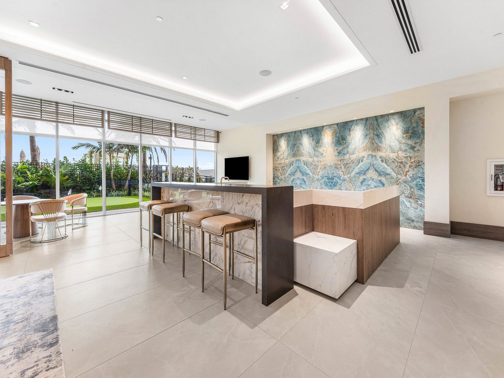  220 Lake Shore Drive, Lake Park, FL, 33403 - 物件實景