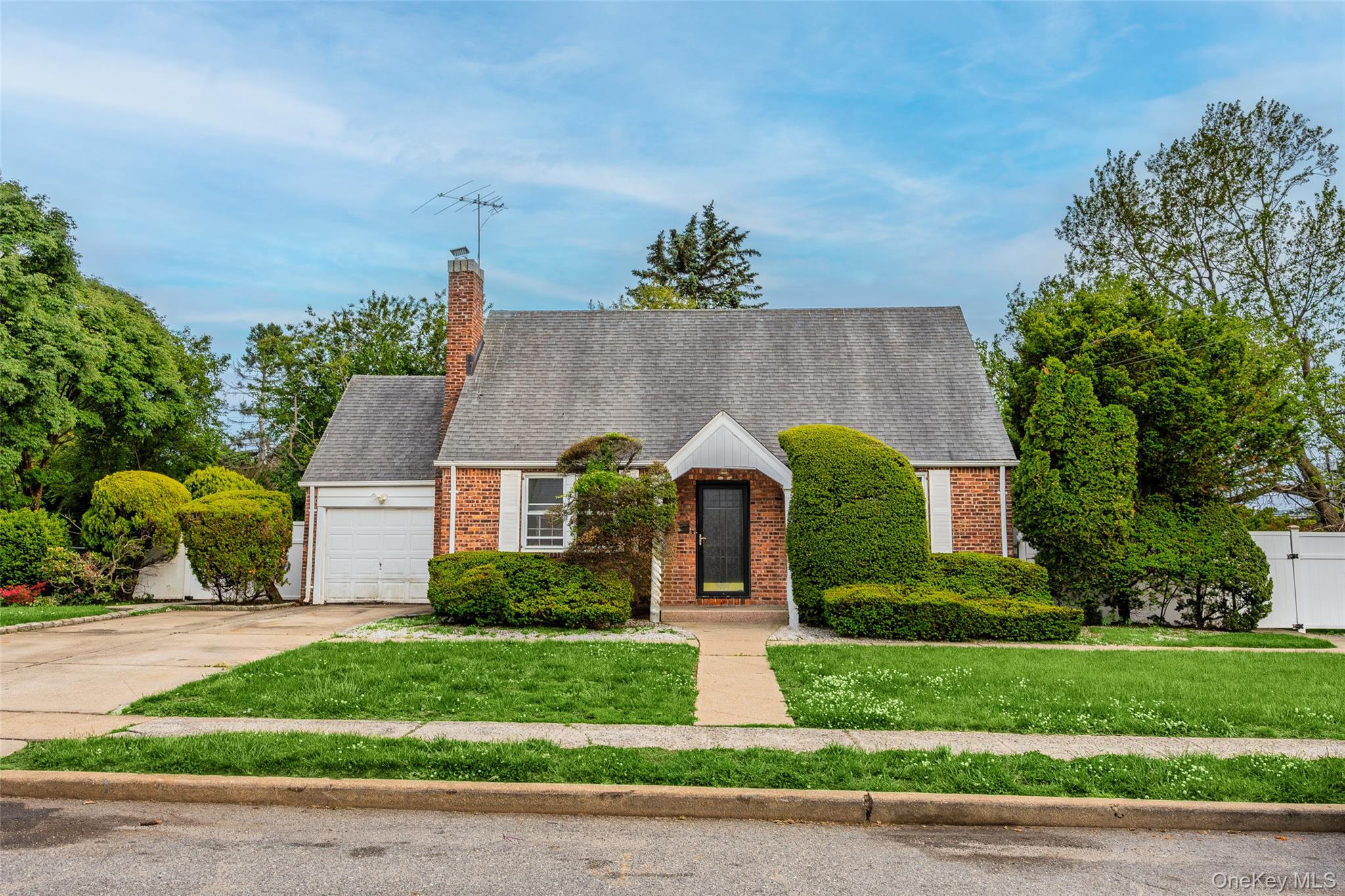 Uniondale, New York, 11553, United States, 4 Bedrooms Bedrooms, ,3 BathroomsBathrooms,Residential,For Sale,2049271