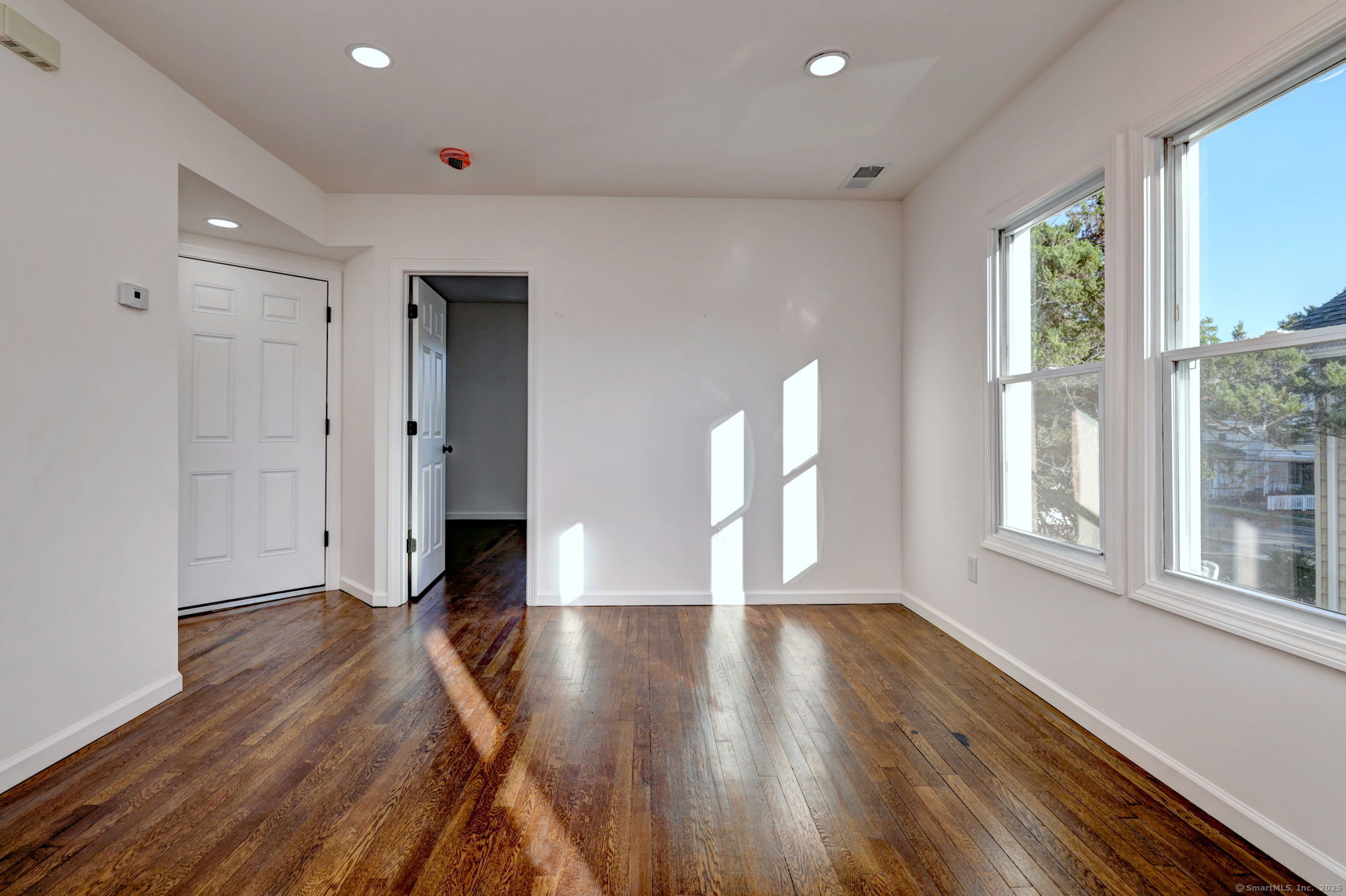 Hamden, Connecticut, 06514, United States, 8 Bedrooms Bedrooms, ,3 BathroomsBathrooms,Residential,For Sale,1940598