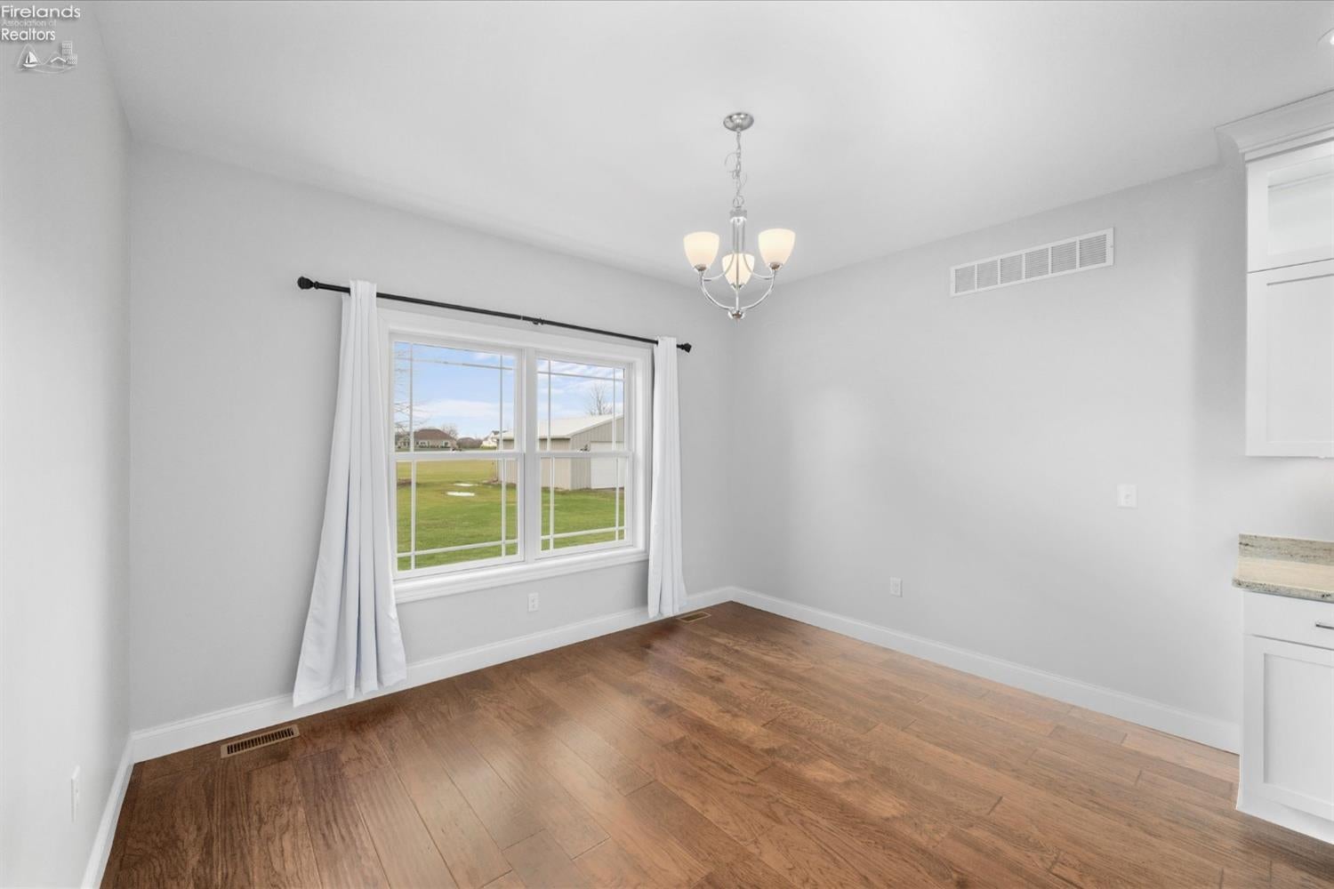 Marblehead, Ohio, 43440, United States, 4 Bedrooms Bedrooms, ,3 BathroomsBathrooms,Residential,For Sale,1921808