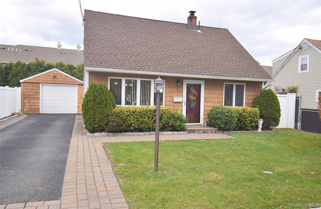 north babylon, New York, 11703, United States, 2 Bedrooms Bedrooms, ,1 BathroomBathrooms,Residential,For Sale,2000389