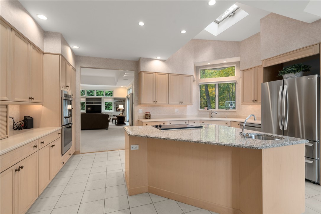 Cranston, Rhode Island, 02920, United States, 3 Bedrooms Bedrooms, ,4 BathroomsBathrooms,Residential,For Sale,1993261