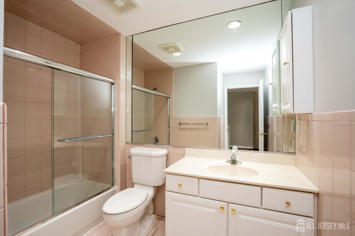 Monroe, New Jersey, 08831, United States, 3 Bedrooms Bedrooms, ,3 BathroomsBathrooms,Residential,For Sale,1981683