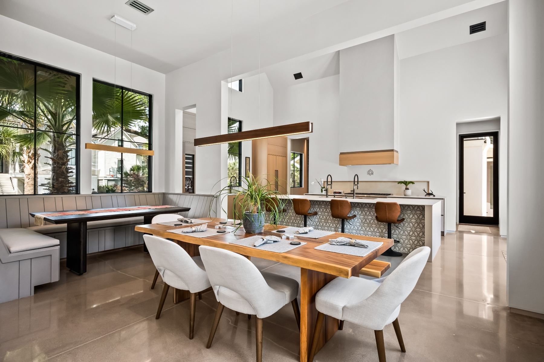  700 Stucco Lane, Mount Pleasant - 物件實景
