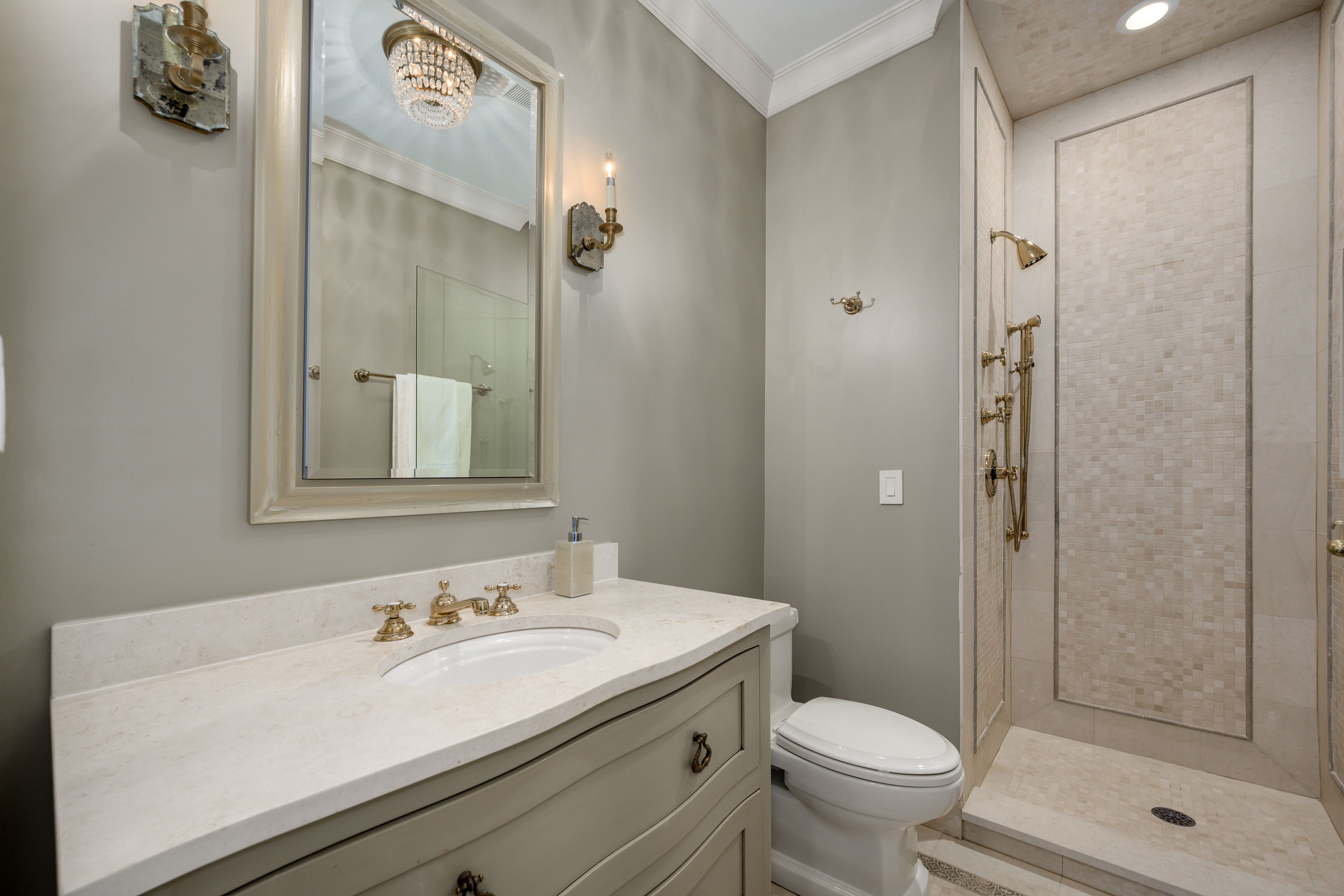  Impeccably Maintained Single-Family Residence on Lake Shore Drive - 物件實景