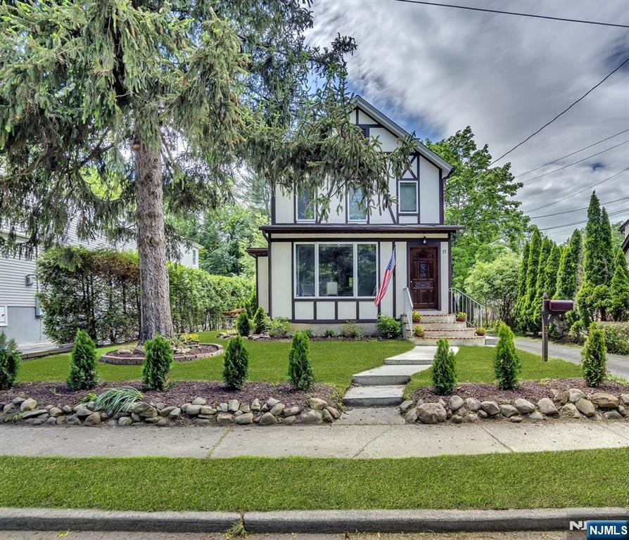Allendale, New Jersey, 07401, United States, 2 Bedrooms Bedrooms, ,2 BathroomsBathrooms,Residential,For Sale,1829462