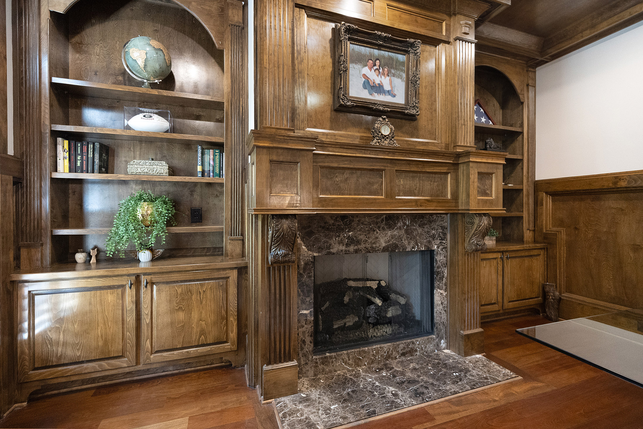  Impressive Brick Estate on a Private Wooded 1+/- Acre Lot in The Manor - 物件實景