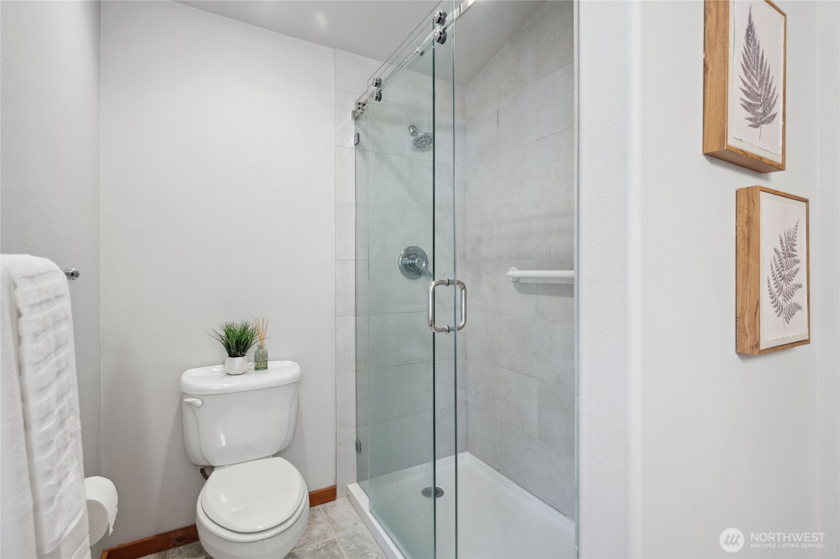 Kirkland, Washington, 98033, United States, 4 Bedrooms Bedrooms, ,2 BathroomsBathrooms,Residential,For Sale,1804621