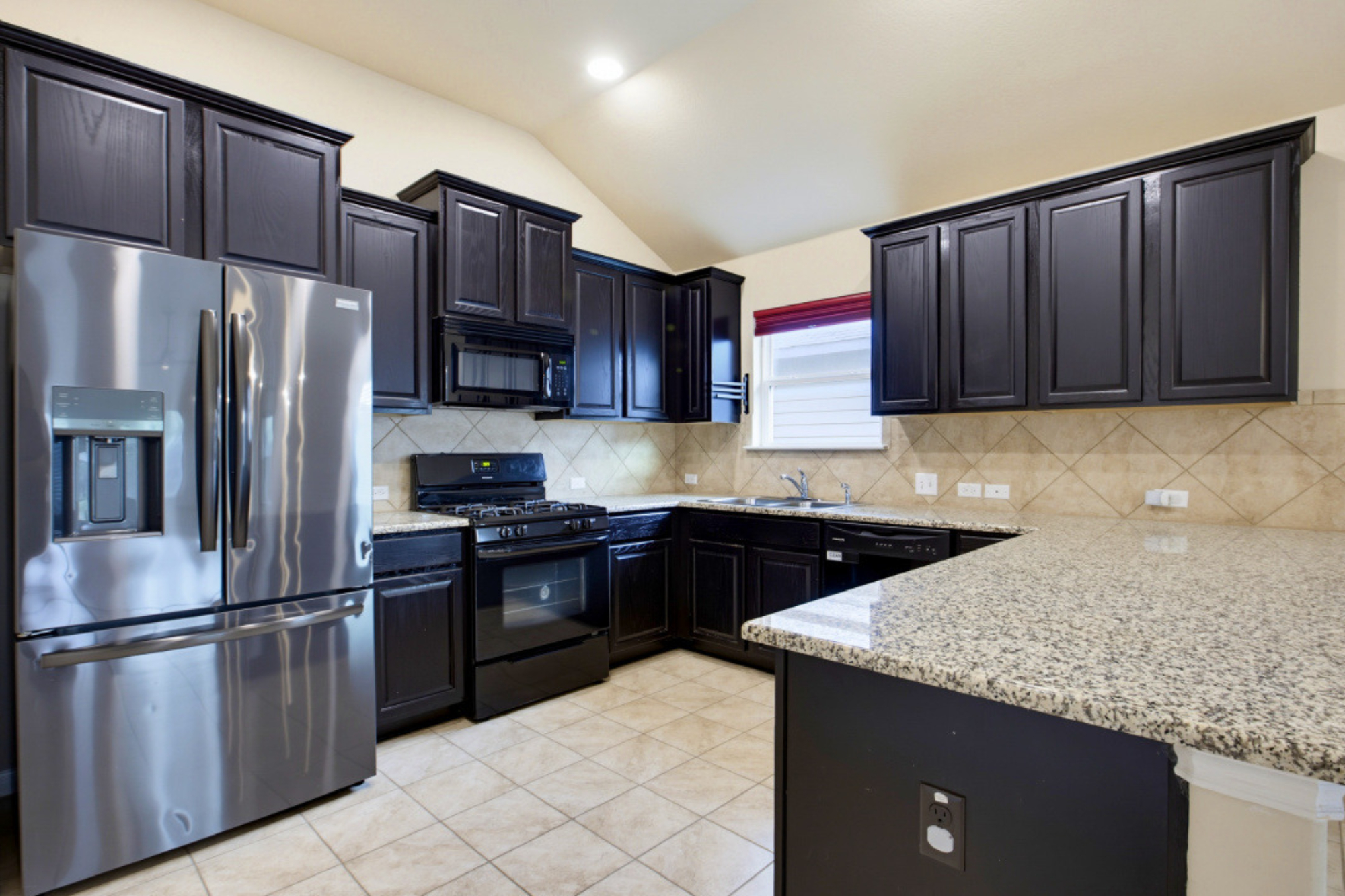  Move-In Ready & Meticulously Maintained in Fort Dessau - 物件實景