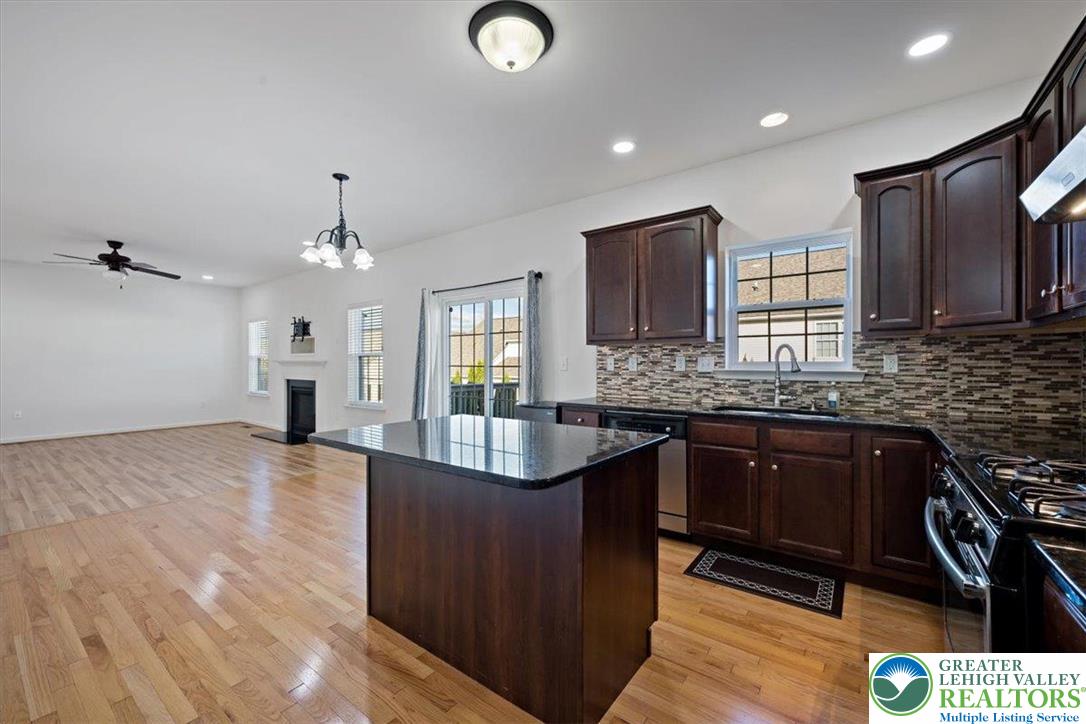 Palmer Twp, Pennsylvania, 18045, United States, 4 Bedrooms Bedrooms, ,3 BathroomsBathrooms,Residential,For Sale,2000563