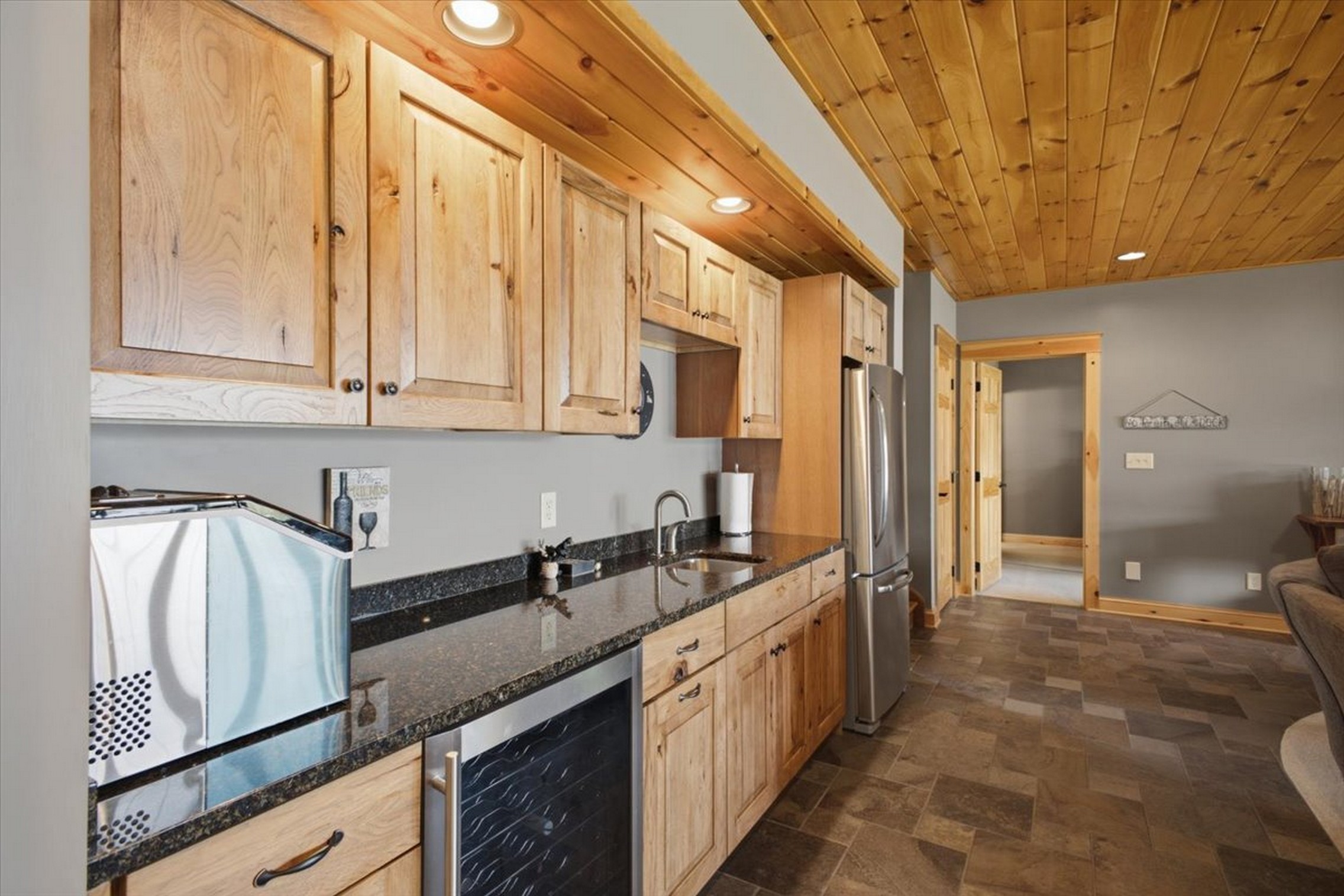  64 Pointe Drive, Schroon Lake, NY, 12870 - 物件實景