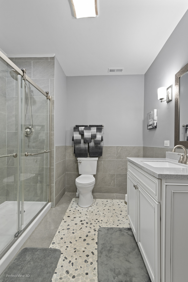 Marengo, Illinois, 60152, United States, 5 Bedrooms Bedrooms, ,5 BathroomsBathrooms,Residential,For Sale,1932678