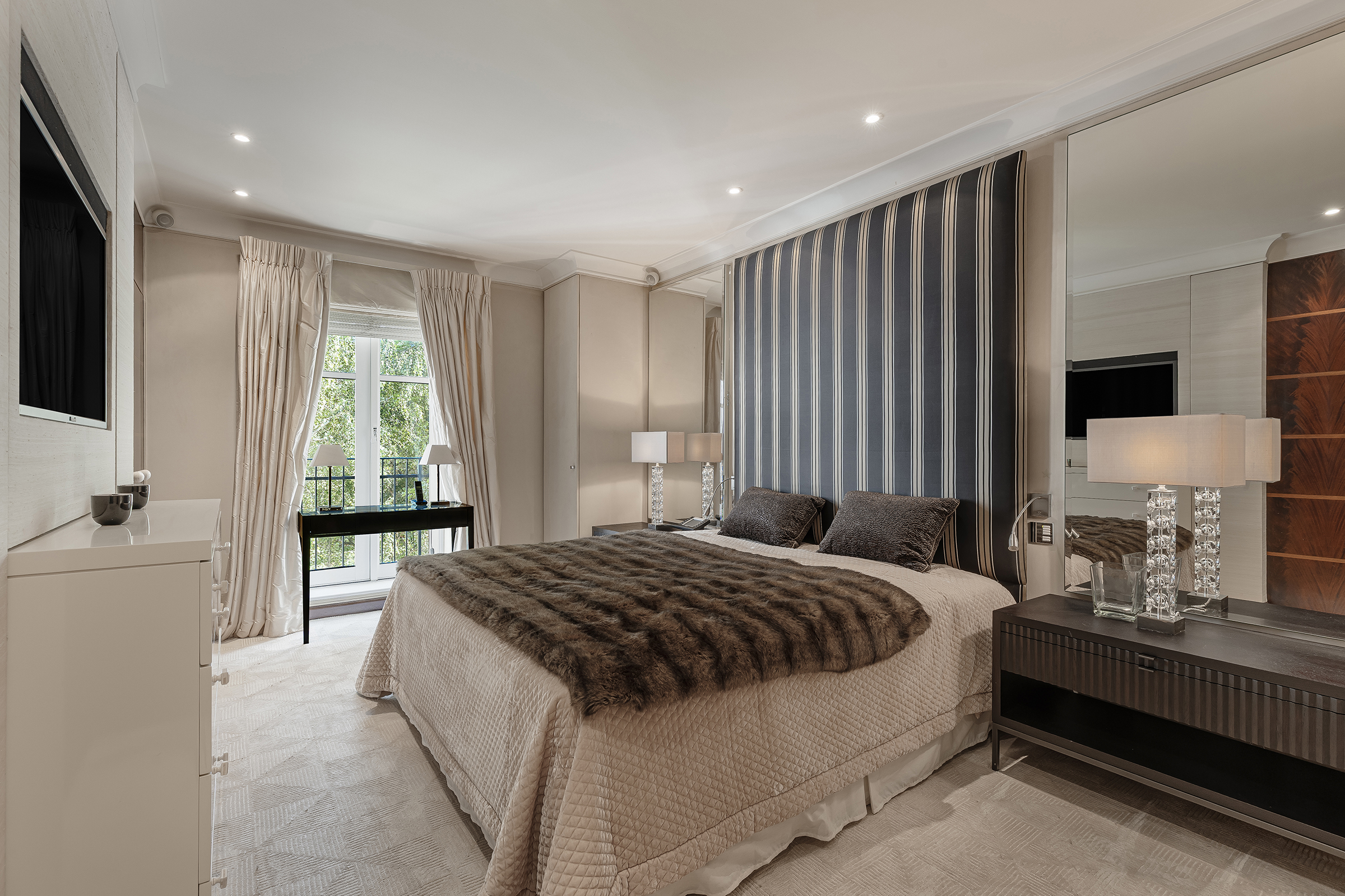  A Third-Floor Apartment with Two Balconies in a Sought-After Kensington Developm - 物件實景