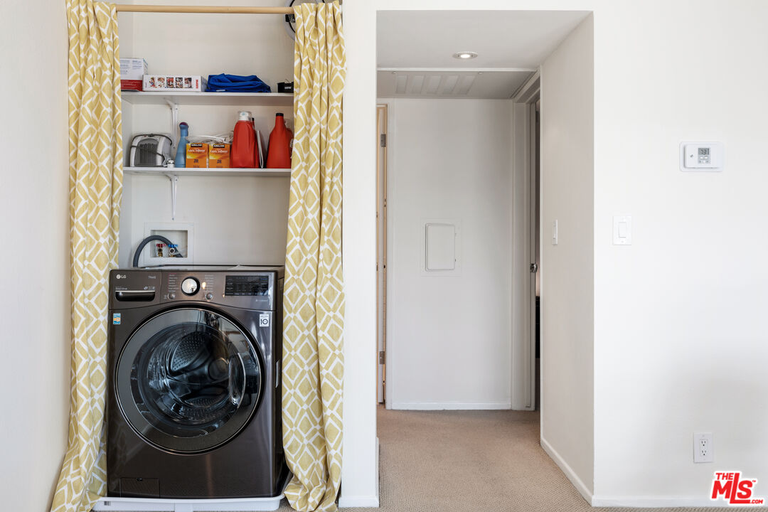 West Hollywood, California, 90069, United States, 1 Bedroom Bedrooms, ,1 BathroomBathrooms,Residential,For Sale,1987979