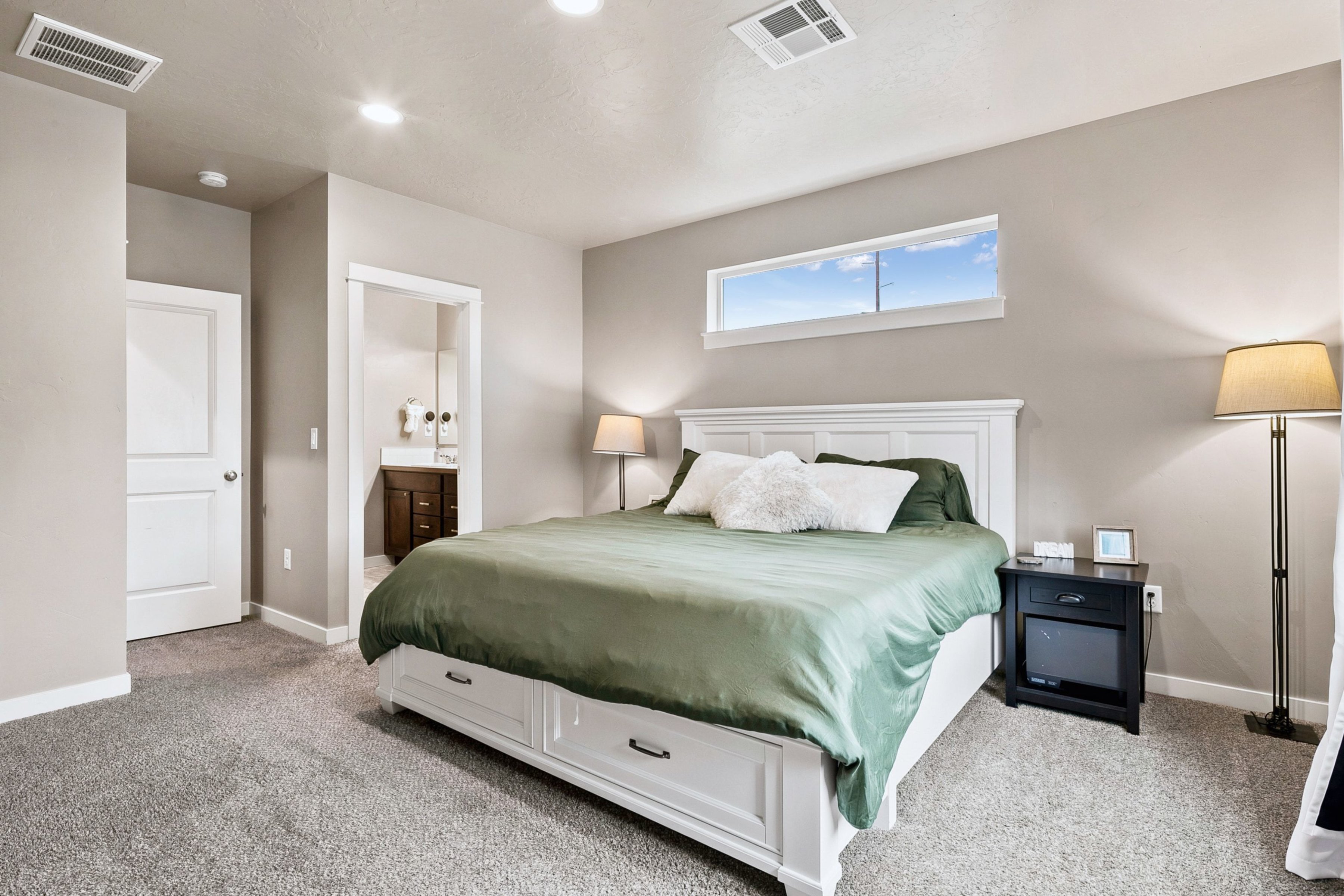  Modern Craftsman Offering Main-Level Primary & RV Parking - 物件實景