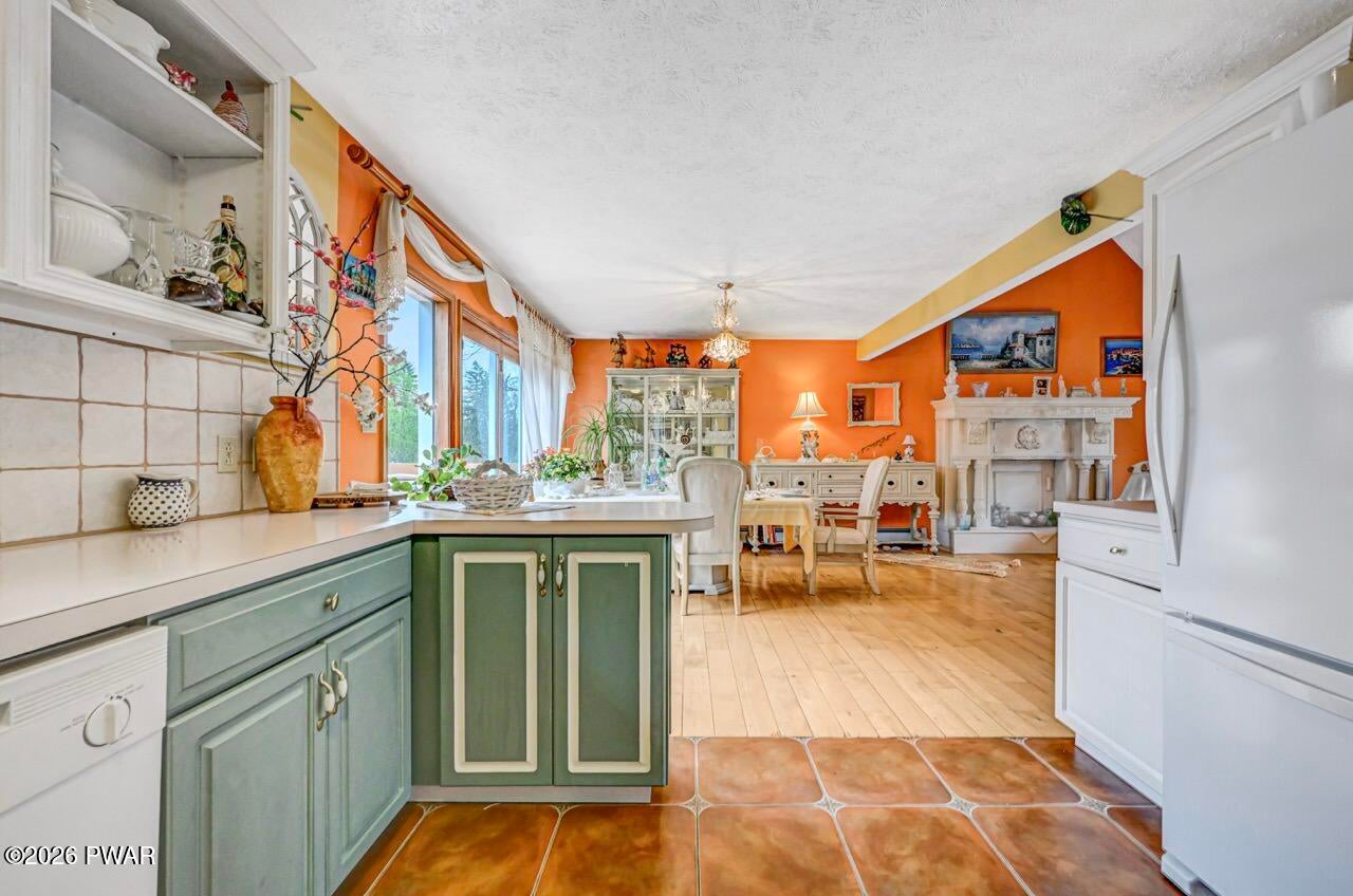 Hawley, Pennsylvania, 18428, United States, 3 Bedrooms Bedrooms, ,3 BathroomsBathrooms,Residential,For Sale,2045204