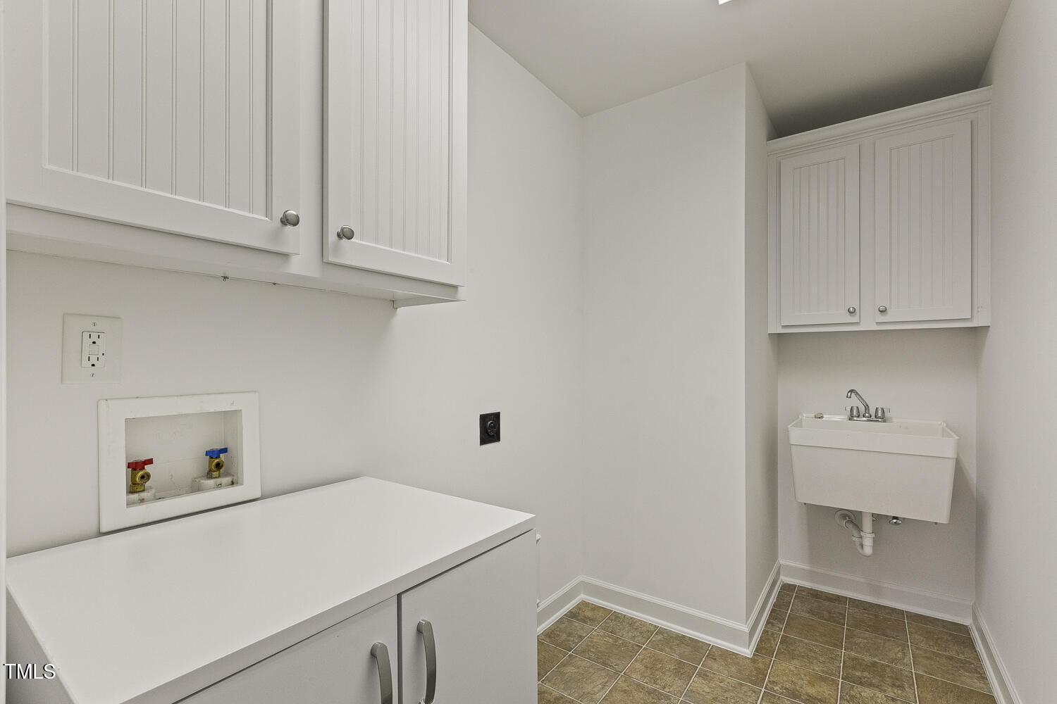 Holly Springs, North Carolina, 27540, United States, 4 Bedrooms Bedrooms, ,4 BathroomsBathrooms,Residential,For Sale,1902055