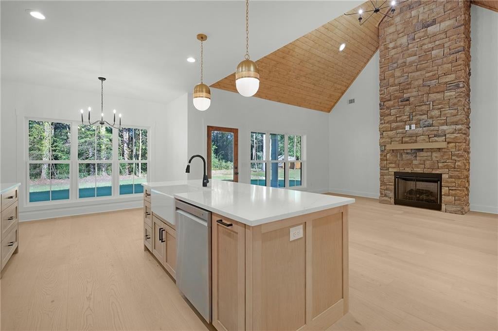 Calhoun, Georgia, 30701, United States, 4 Bedrooms Bedrooms, ,4 BathroomsBathrooms,Residential,For Sale,1980767