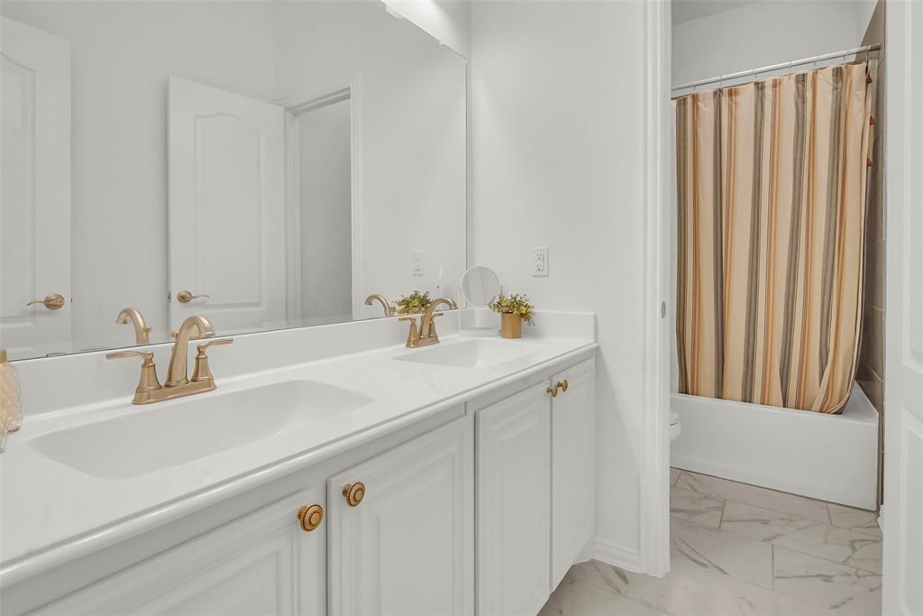 Little Elm, Texas, 76227, United States, 4 Bedrooms Bedrooms, ,3 BathroomsBathrooms,Residential,For Sale,1866695
