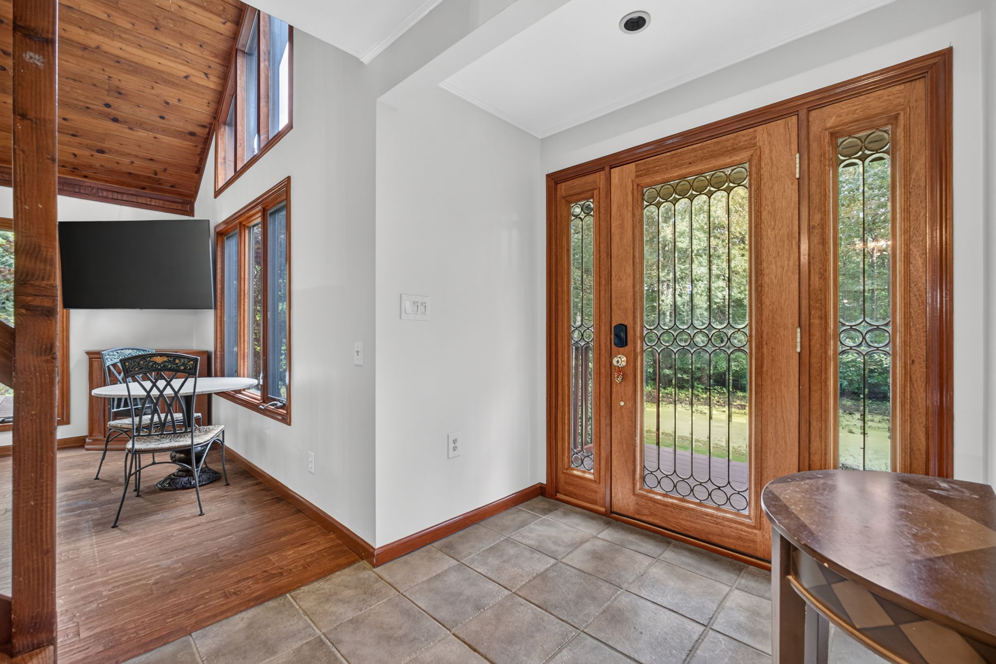  Modern Living and Effortless Entertaining Tucked Away on 1.5 Acres - 物件實景