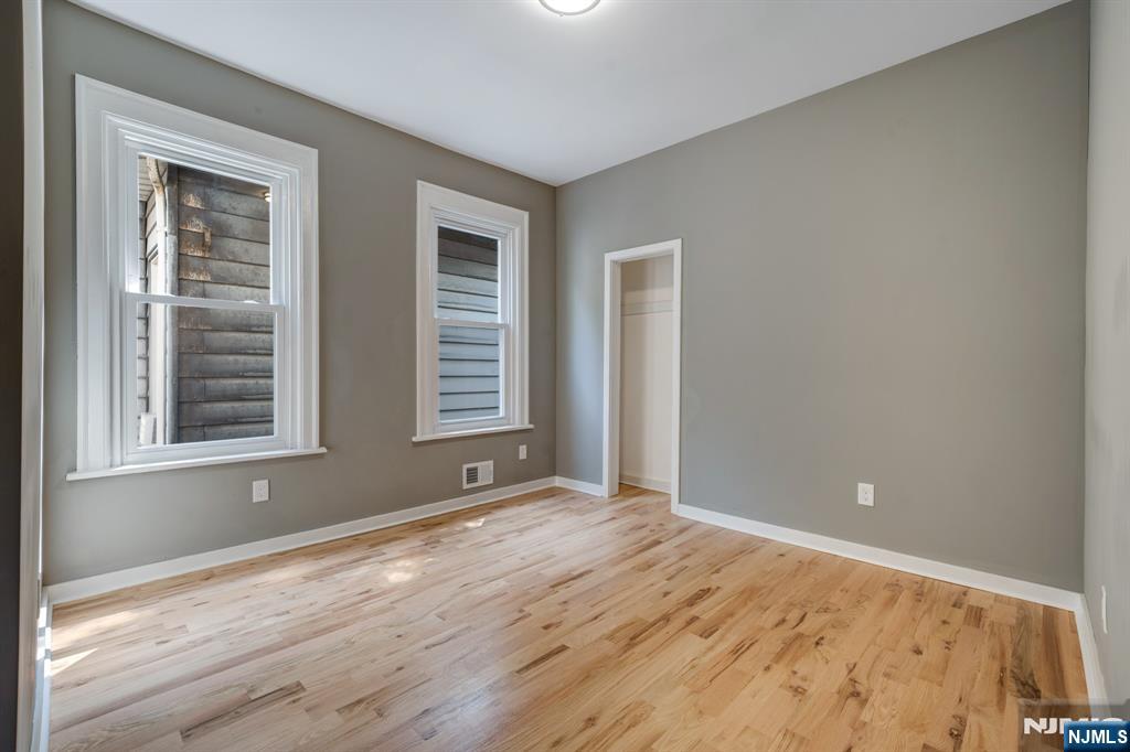 Newark, New Jersey, 07103, United States, 6 Bedrooms Bedrooms, ,3 BathroomsBathrooms,Residential,For Sale,1897498