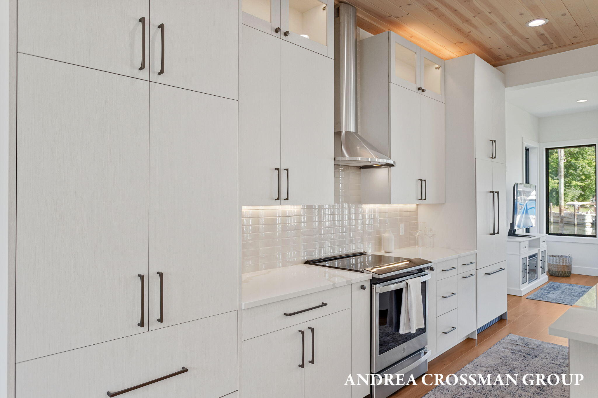 South Haven, Michigan, 49090, United States, 3 Bedrooms Bedrooms, ,3 BathroomsBathrooms,Residential,For Sale,1987692