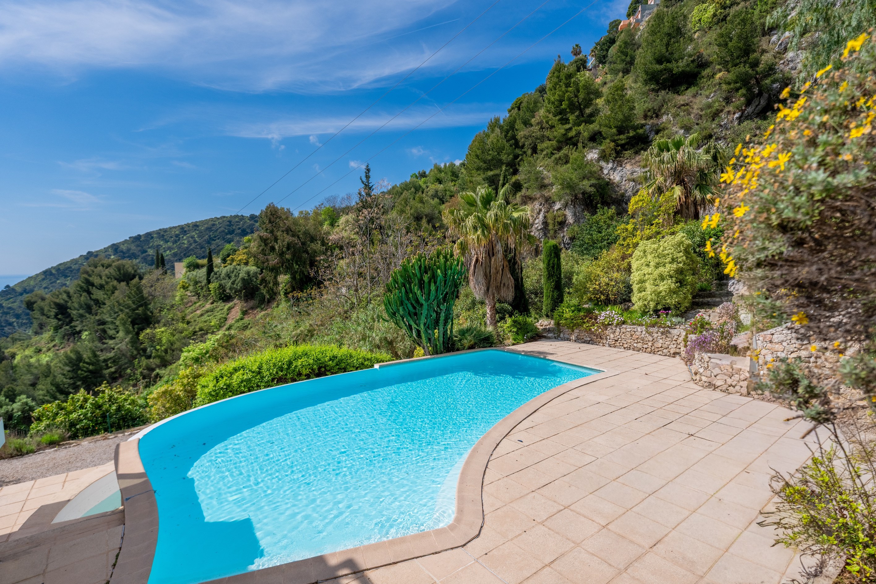  Sea view villa for sale in a private gated estate in Èze near Monaco - 物件實景