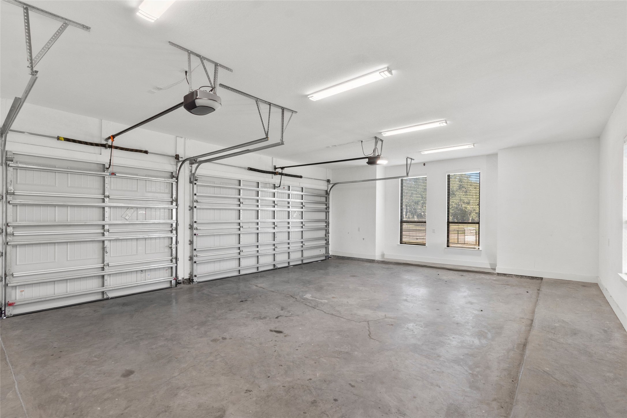 Angleton, Texas, 77515, United States, 4 Bedrooms Bedrooms, ,4 BathroomsBathrooms,Residential,For Sale,1992387