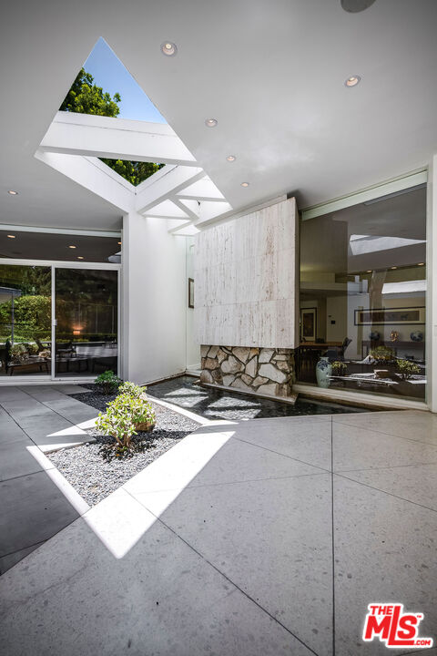 Beverly Hills, California, 90210, United States, 7 Bedrooms Bedrooms, ,2 BathroomsBathrooms,Residential,For Sale,1896171