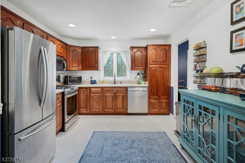 Rockaway Boro, New Jersey, 07866, United States, 3 Bedrooms Bedrooms, ,3 BathroomsBathrooms,Residential,For Sale,1918524