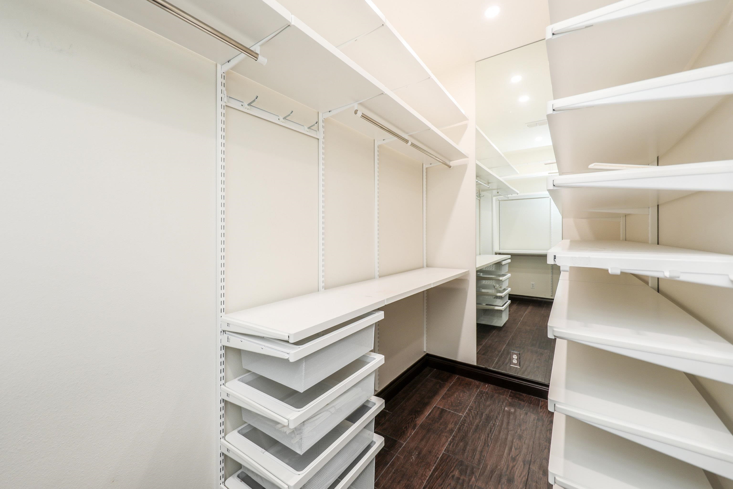 Laredo, Texas, 78041, United States, 4 Bedrooms Bedrooms, ,5 BathroomsBathrooms,Residential,For Sale,1989337