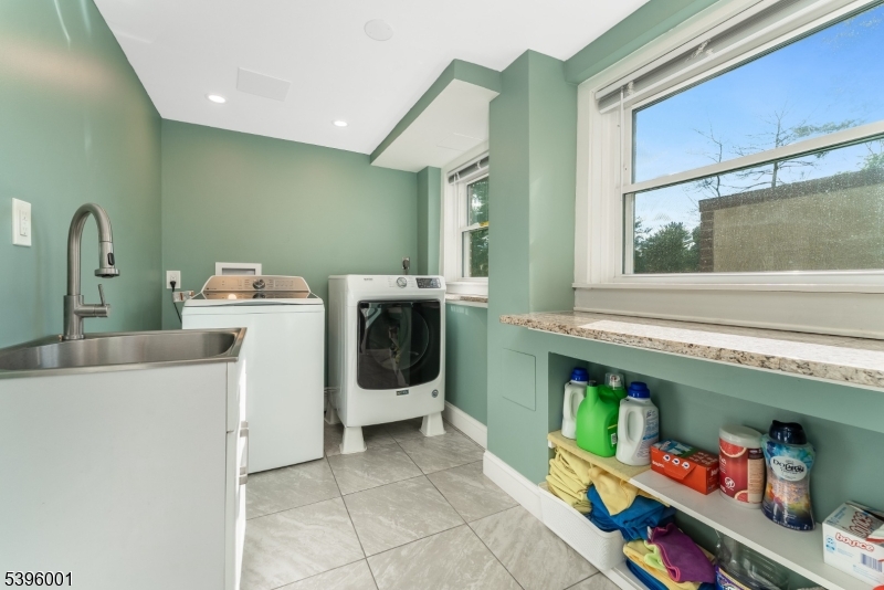 Readington Twp., New Jersey, 08833, United States, 3 Bedrooms Bedrooms, ,3 BathroomsBathrooms,Residential,For Sale,1989255