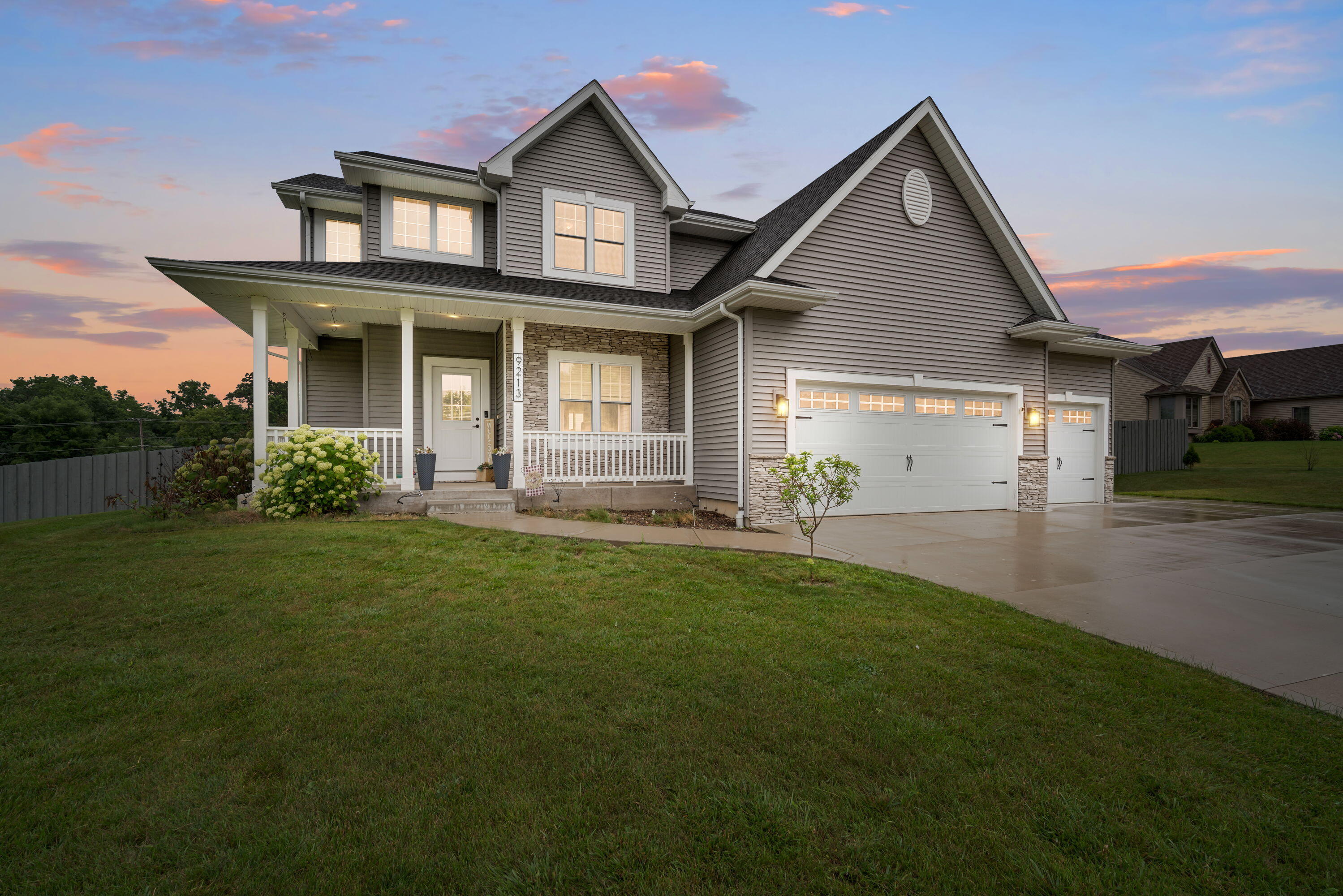 Mount Pleasant, Wisconsin, 53406, United States, 3 Bedrooms Bedrooms, ,4 BathroomsBathrooms,Residential,For Sale,1912298