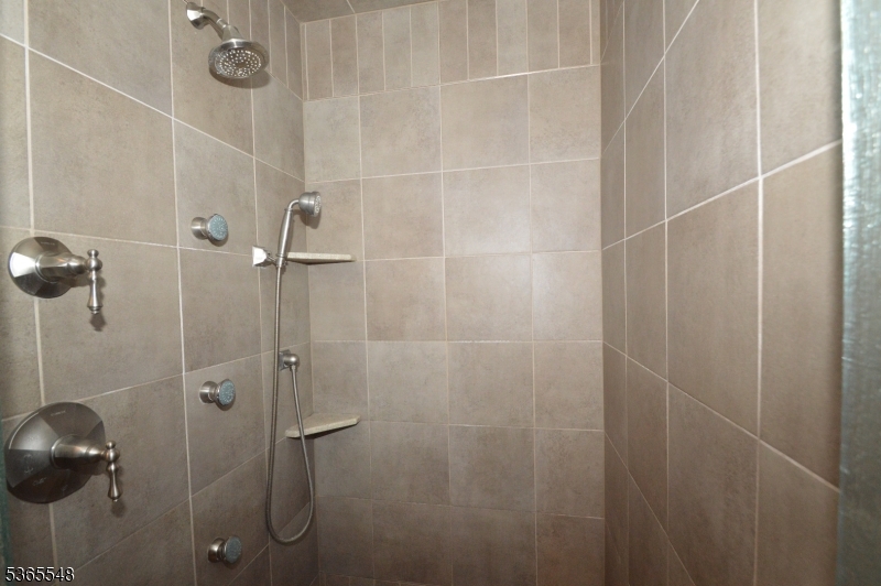 Teaneck, New Jersey, 07666, United States, 2 Bedrooms Bedrooms, ,3 BathroomsBathrooms,Residential,For Sale,1870844