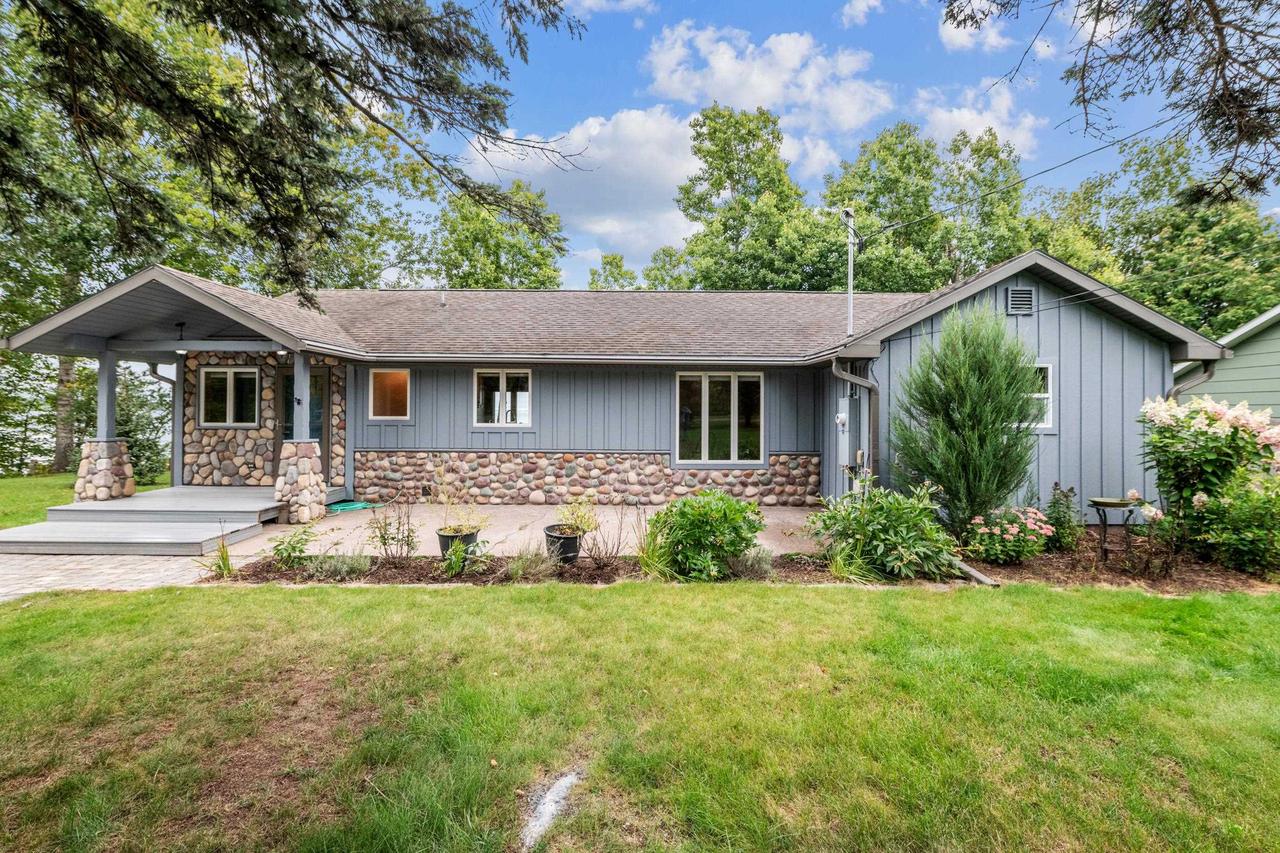 Washburn, Wisconsin, 54891, United States, 3 Bedrooms Bedrooms, ,1 BathroomBathrooms,Residential,For Sale,1960790