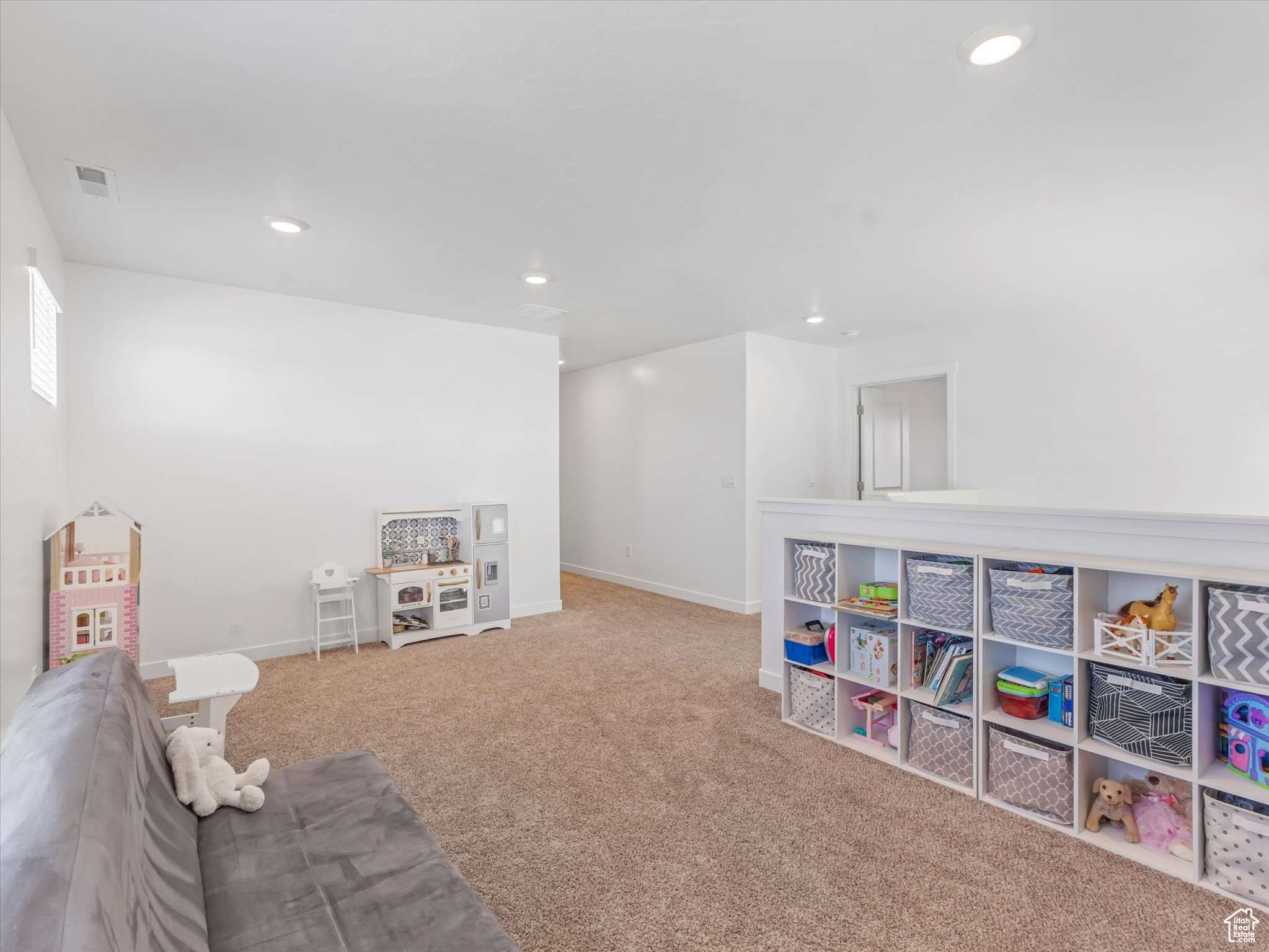 Syracuse, Utah, 84075, United States, 4 Bedrooms Bedrooms, ,3 BathroomsBathrooms,Residential,For Sale,1907244