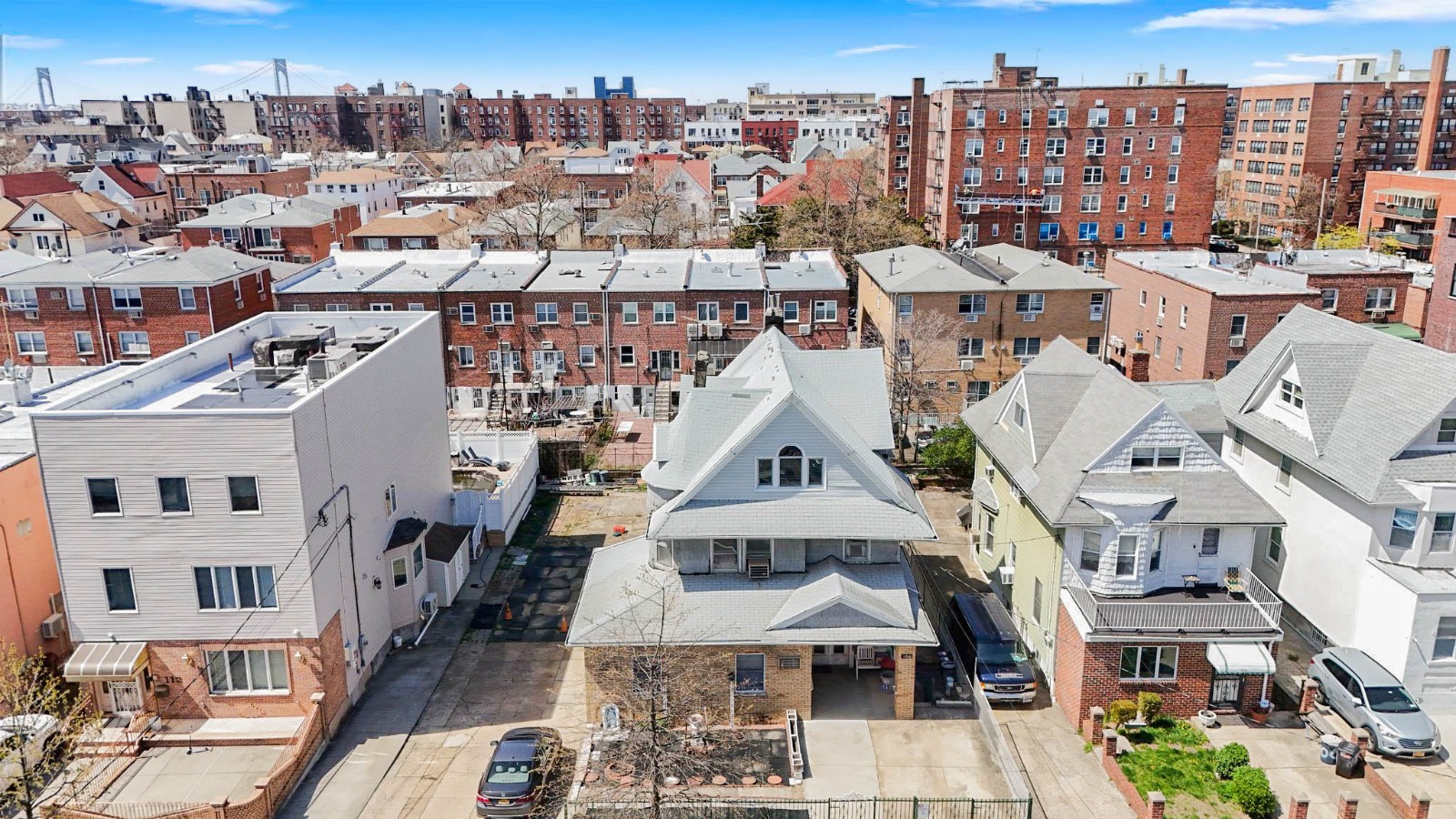 Brooklyn, New York, 11214, United States, 7 Bedrooms Bedrooms, ,3 BathroomsBathrooms,Residential,For Sale,1781022