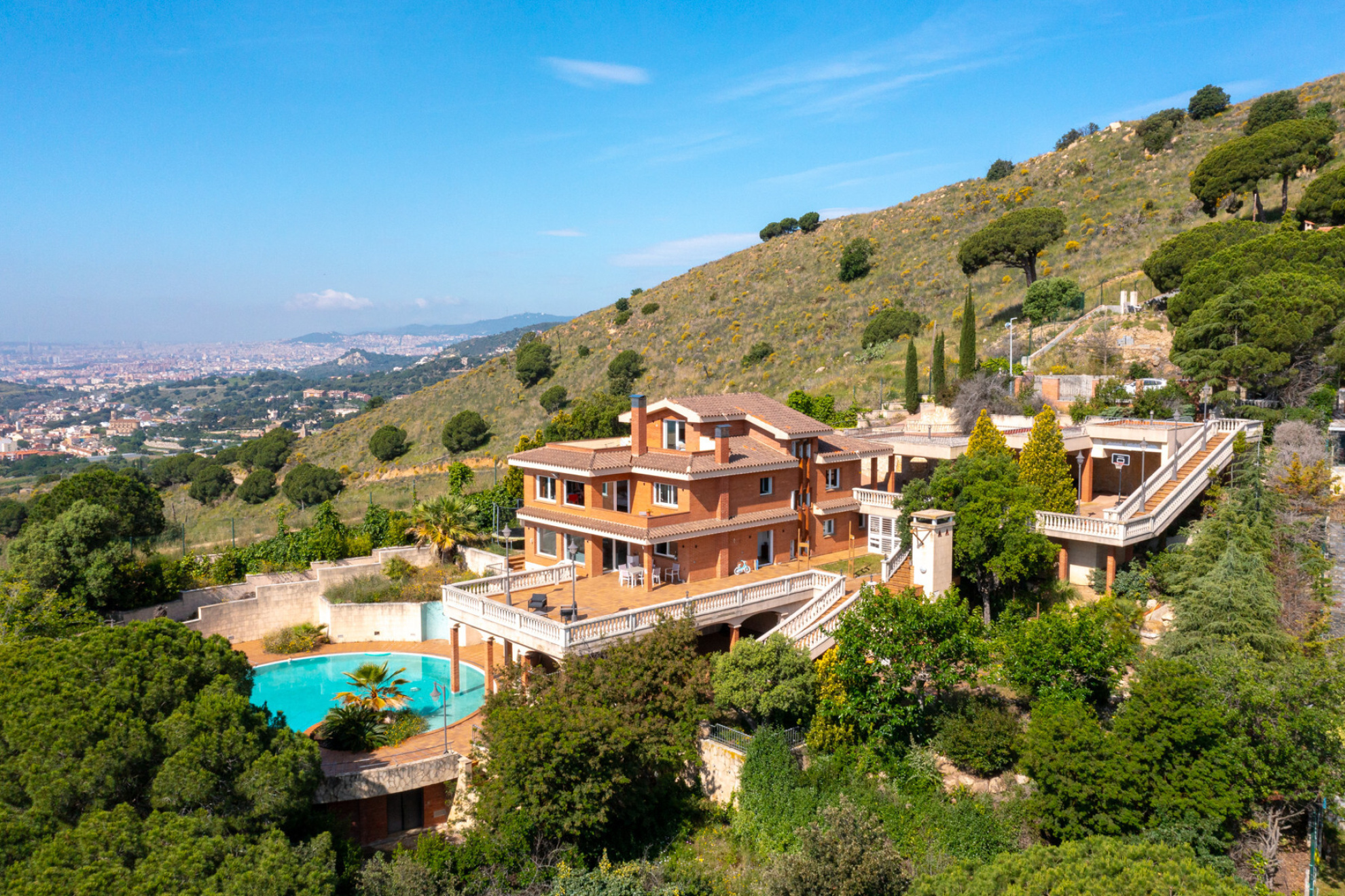  Elegant and stately residence with the best views. - 物件實景