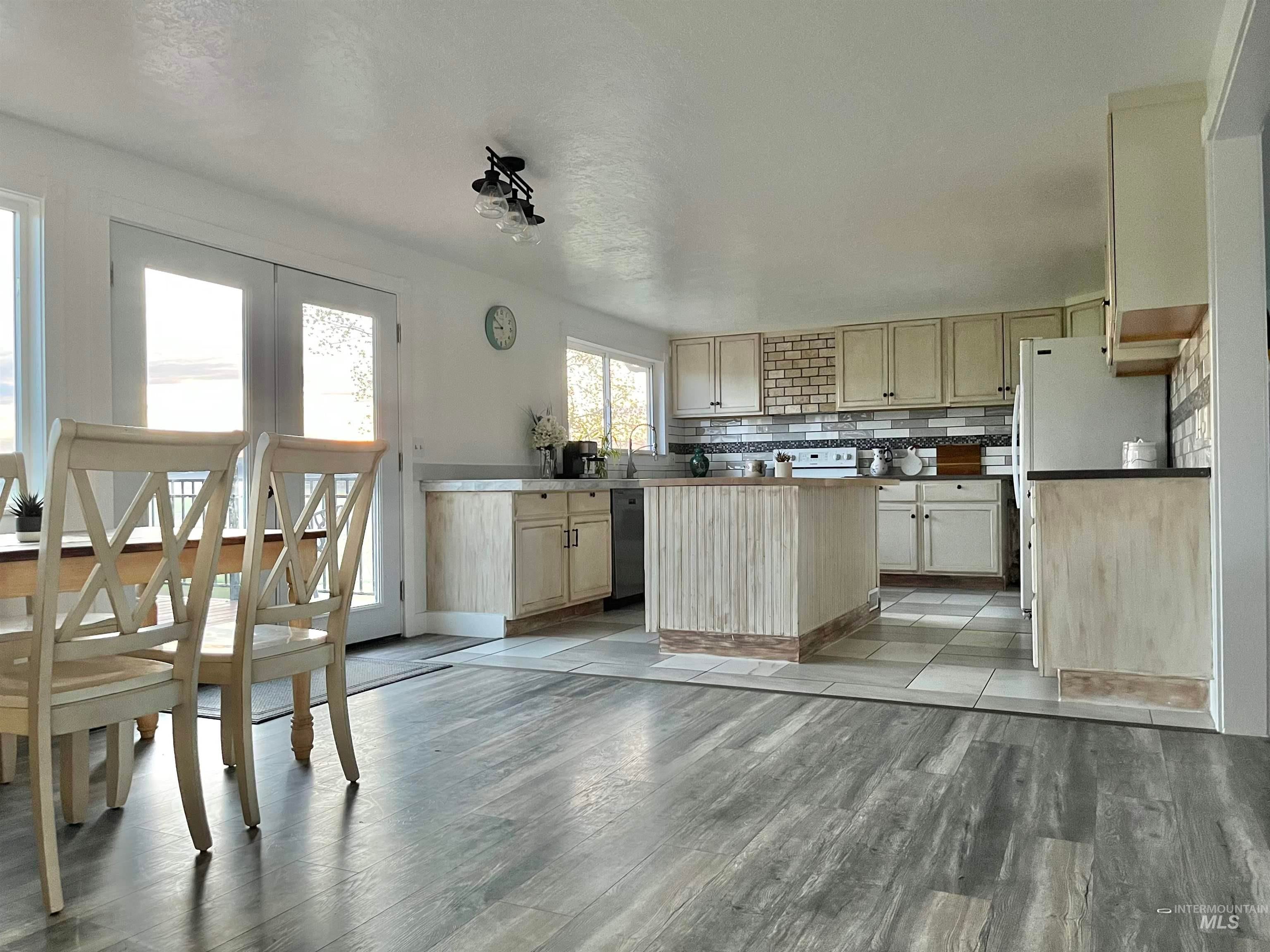 Ontario, Oregon, 97914, United States, 3 Bedrooms Bedrooms, ,3 BathroomsBathrooms,Residential,For Sale,1939270