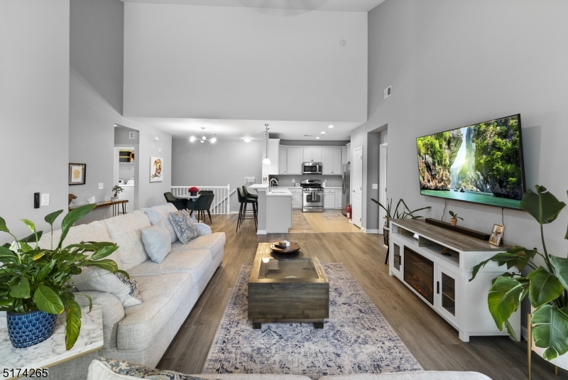 Hanover Twp., New Jersey, 07981, United States, 2 Bedrooms Bedrooms, ,2 BathroomsBathrooms,Residential,For Sale,2003399