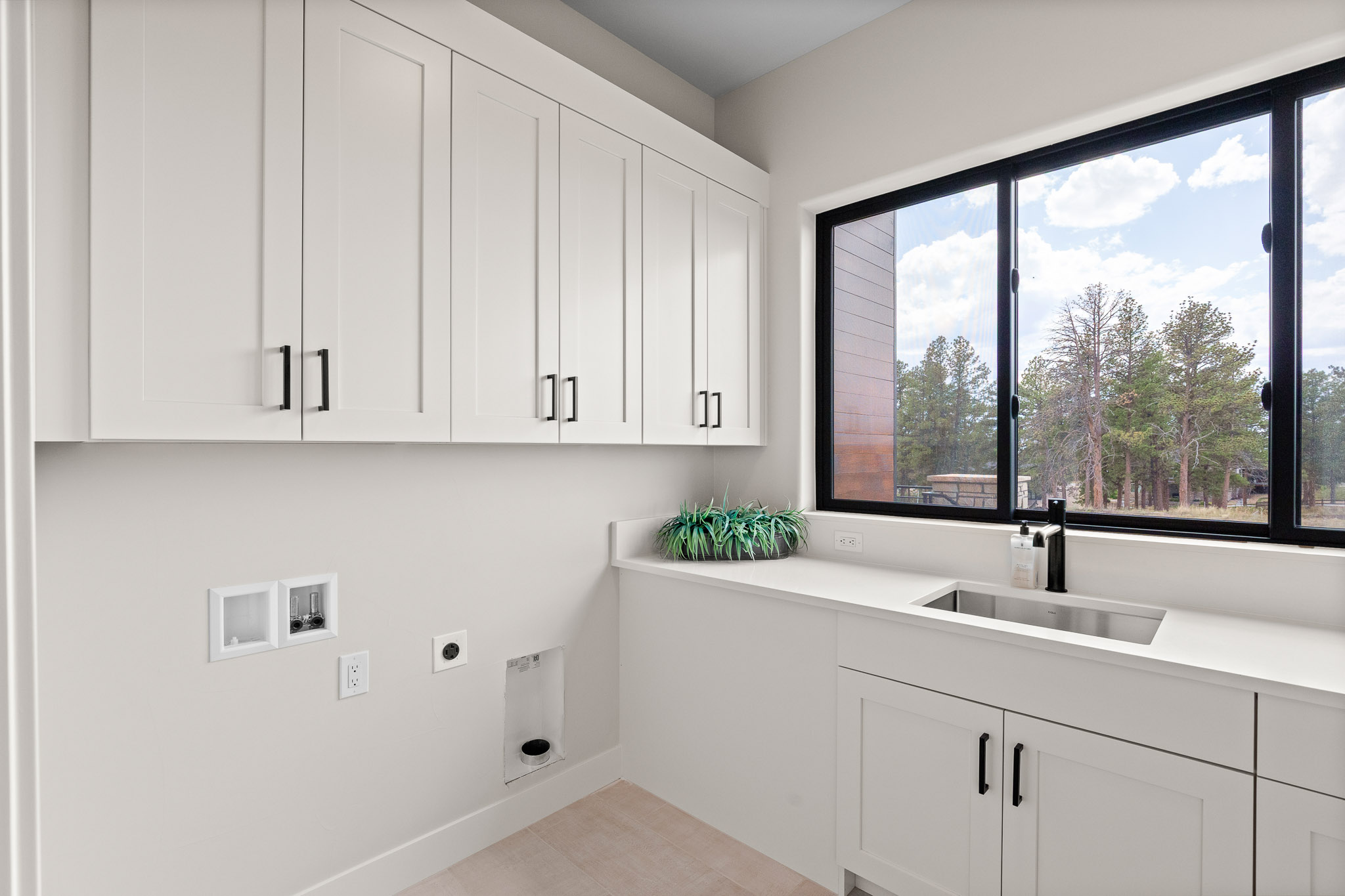  Designed to live beautifully from front to back - 物件實景