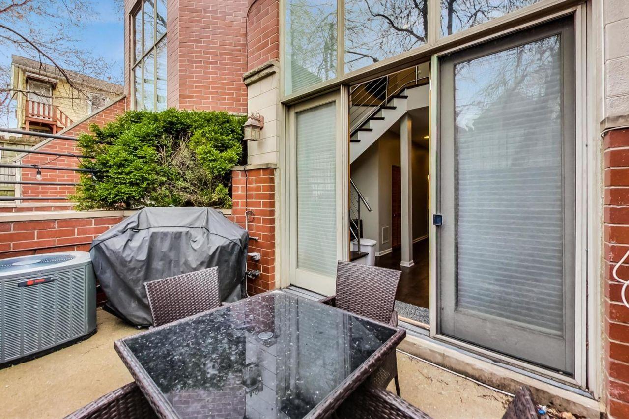 Chicago, Illinois, 60622, United States, 3 Bedrooms Bedrooms, ,3 BathroomsBathrooms,Residential,For Sale,1794202
