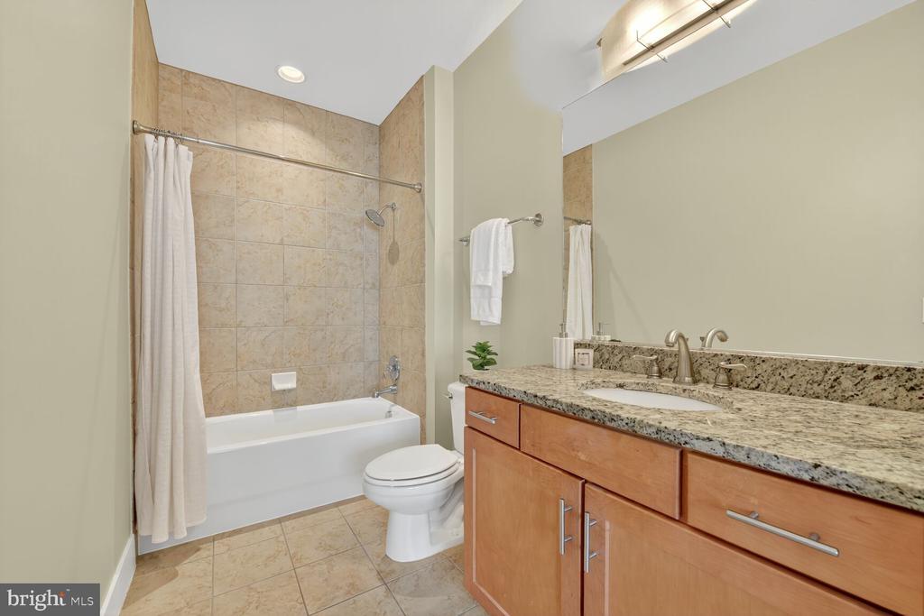 Arlington, Virginia, 22201, United States, 2 Bedrooms Bedrooms, ,2 BathroomsBathrooms,Residential,For Sale,1927773