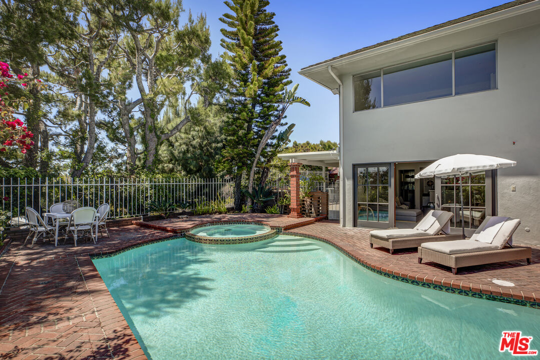 Los Angeles, California, 90027, United States, 4 Bedrooms Bedrooms, ,4 BathroomsBathrooms,Residential,For Sale,1918176