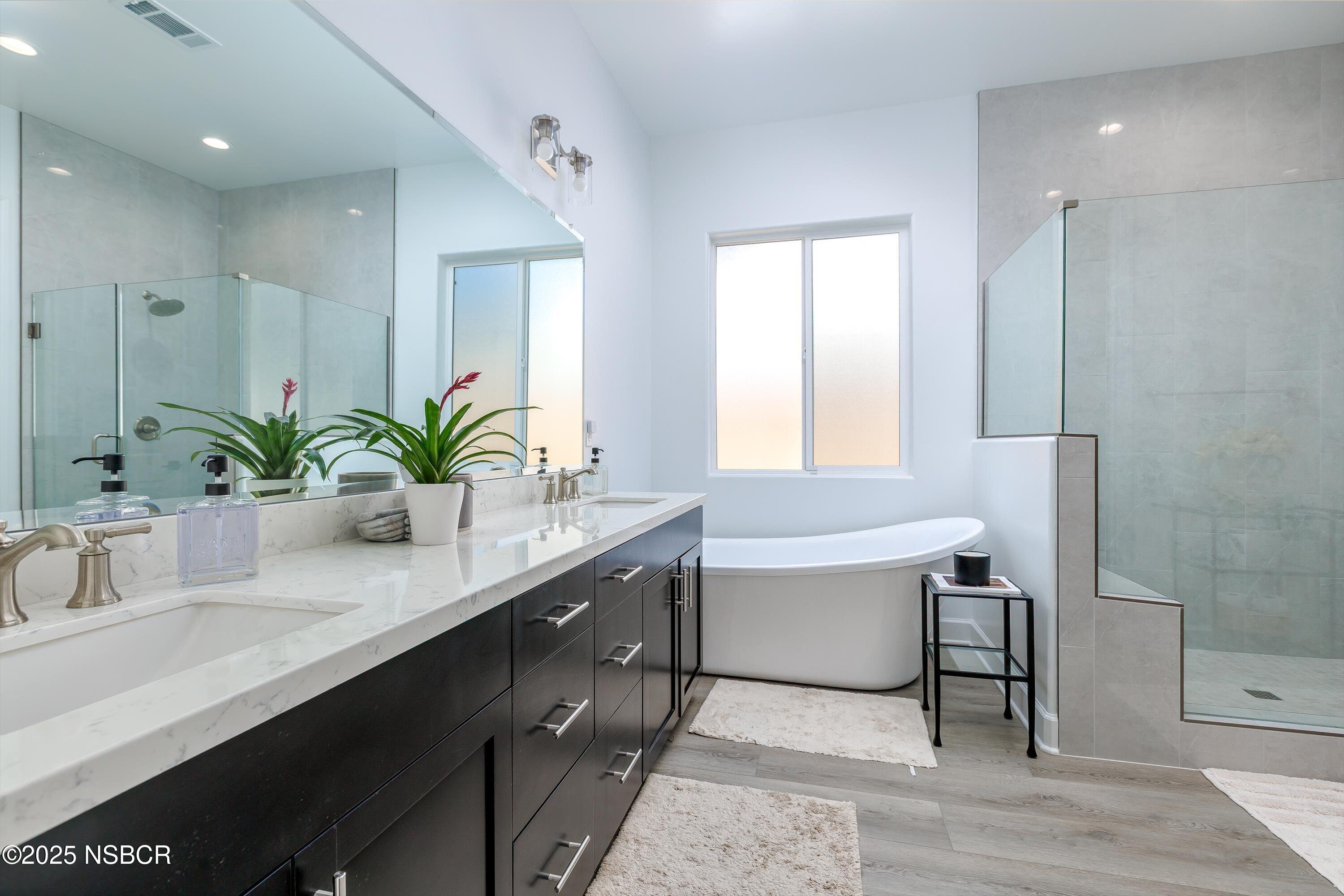 Santa Maria, California, 93455, United States, 4 Bedrooms Bedrooms, ,4 BathroomsBathrooms,Residential,For Sale,1975540