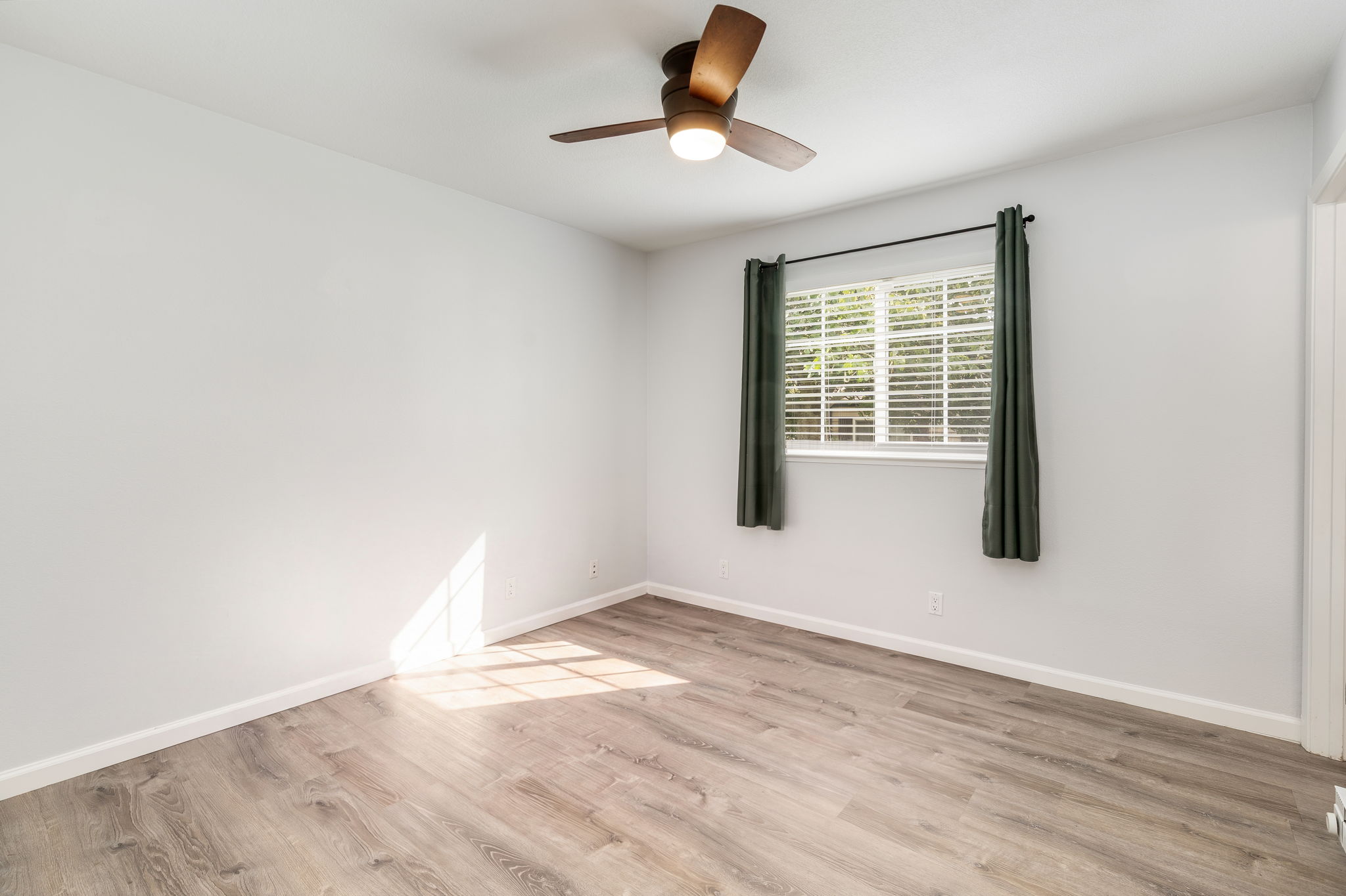  Inviting Single Level Townhouse - 物件實景