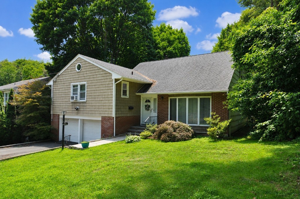 Charlotte Pl, Hartsdale, NY 10530
