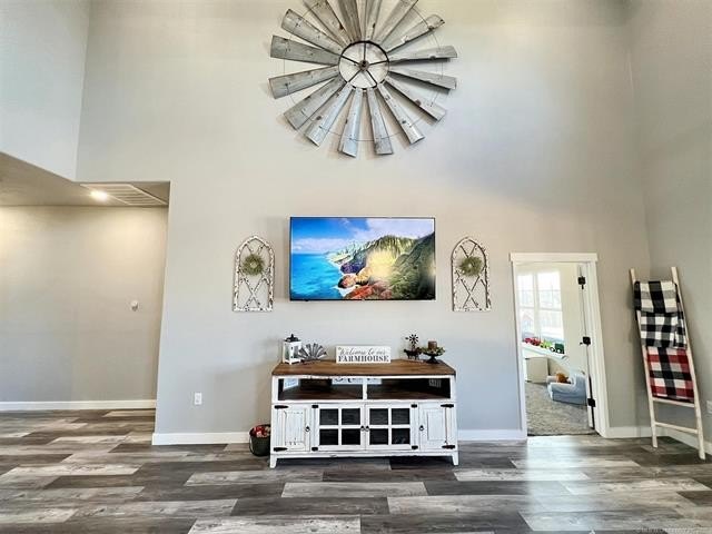 Tahlequah, Oklahoma, 74464, United States, 6 Bedrooms Bedrooms, ,4 BathroomsBathrooms,Residential,For Sale,1982576