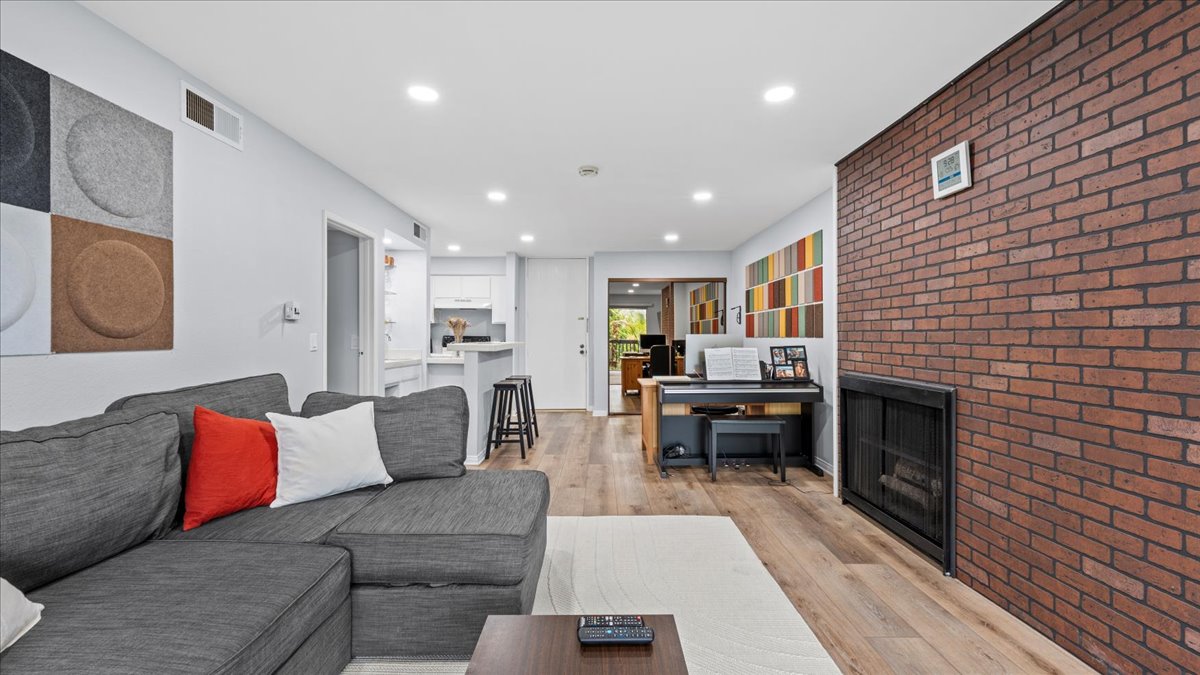 Culver City, California, 90230, United States, 1 Bedroom Bedrooms, ,1 BathroomBathrooms,Residential,For Sale,1981473